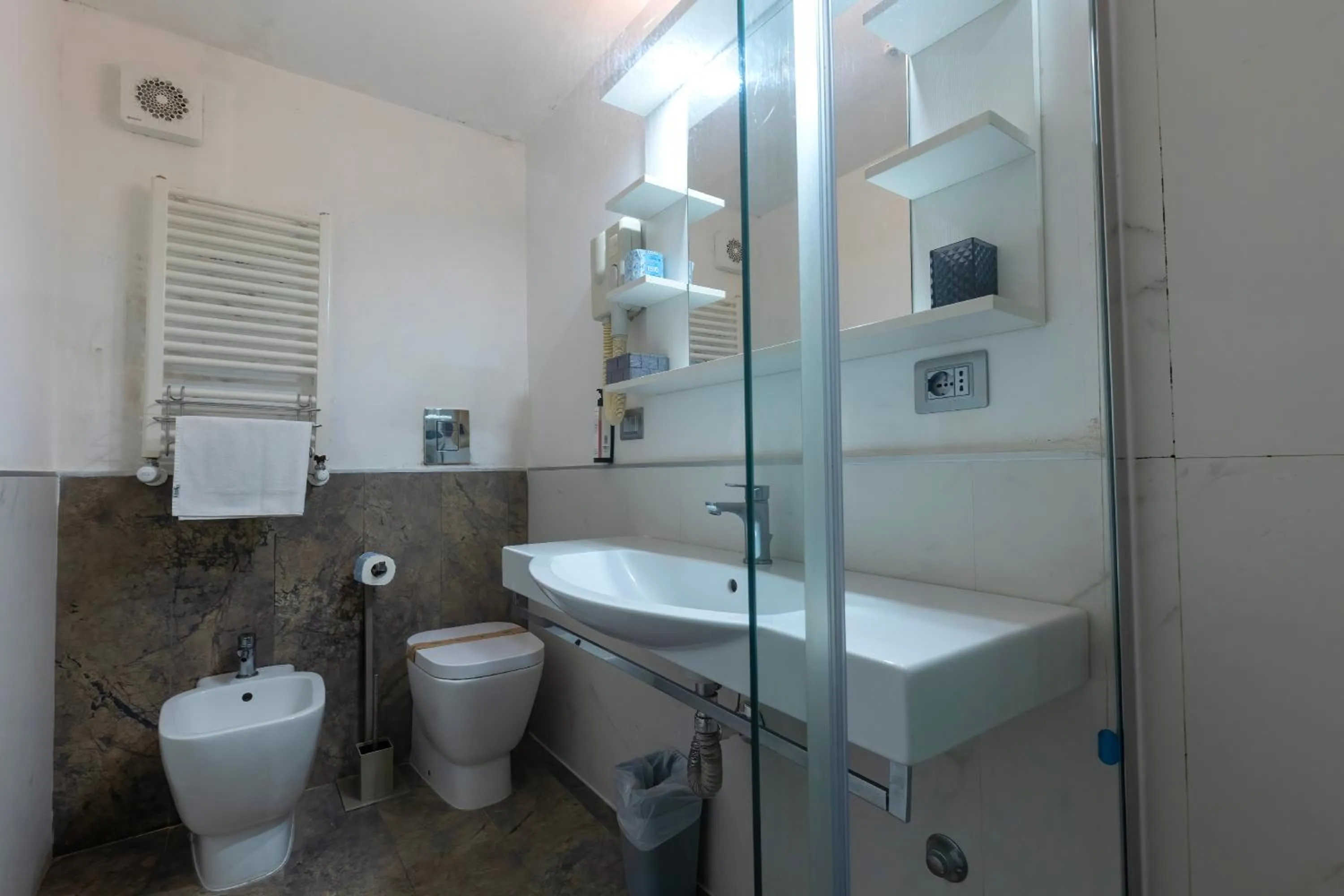 Bathroom in Il Tesoro Smart Suite & SPA