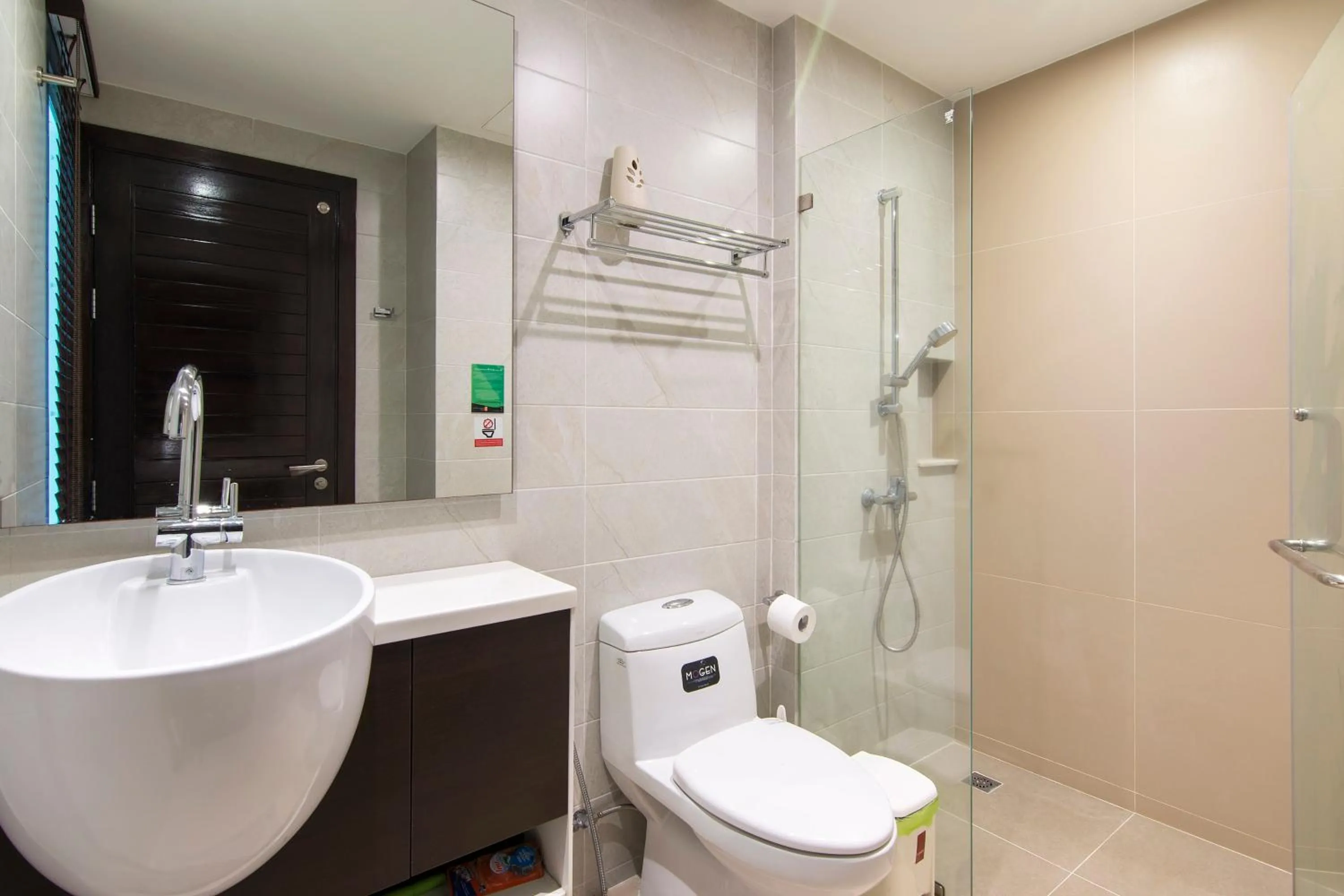 Shower in Emerald Terrace Resort