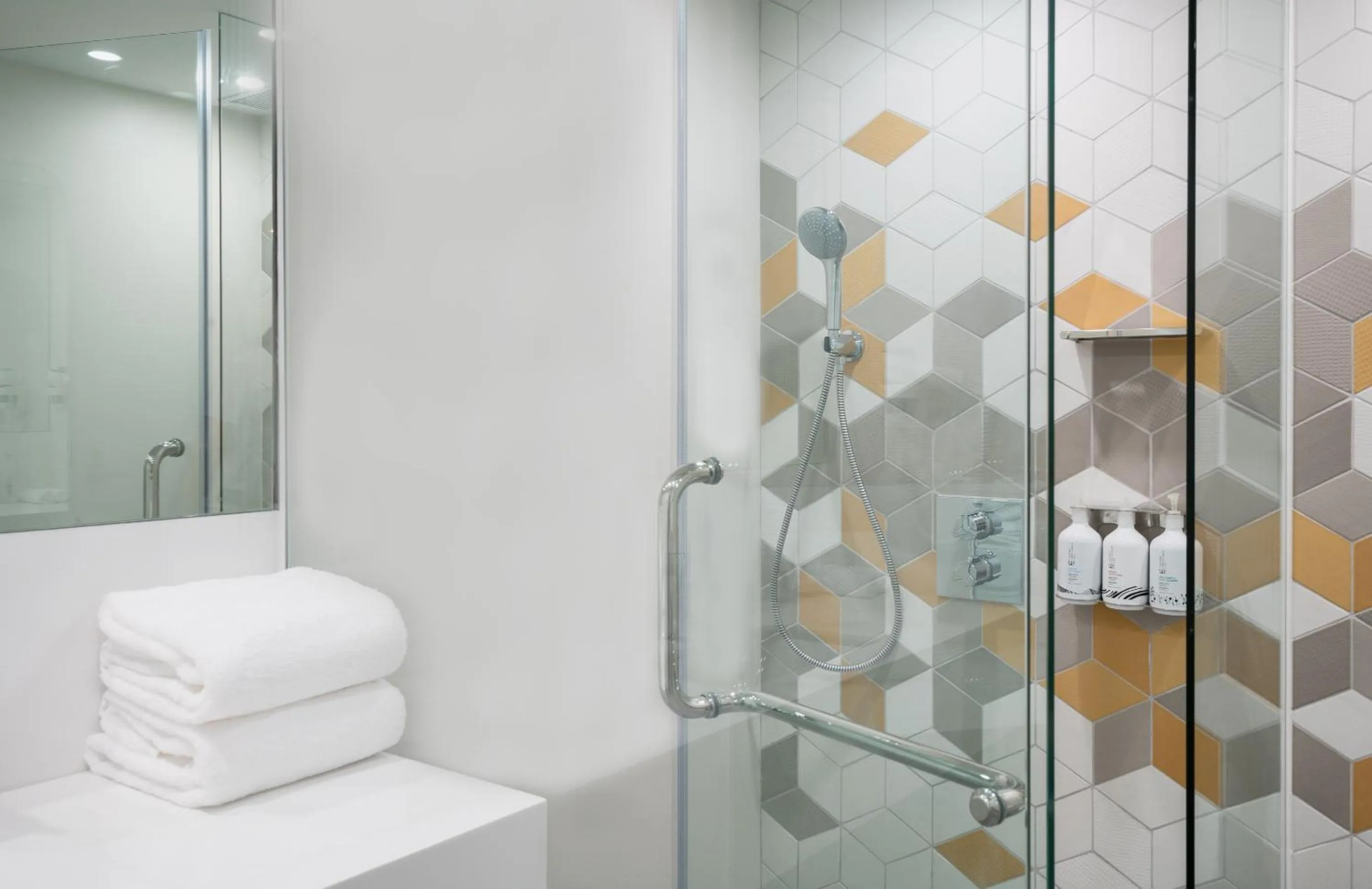 Shower in YOTELAIR Singapore Changi Airport Landside