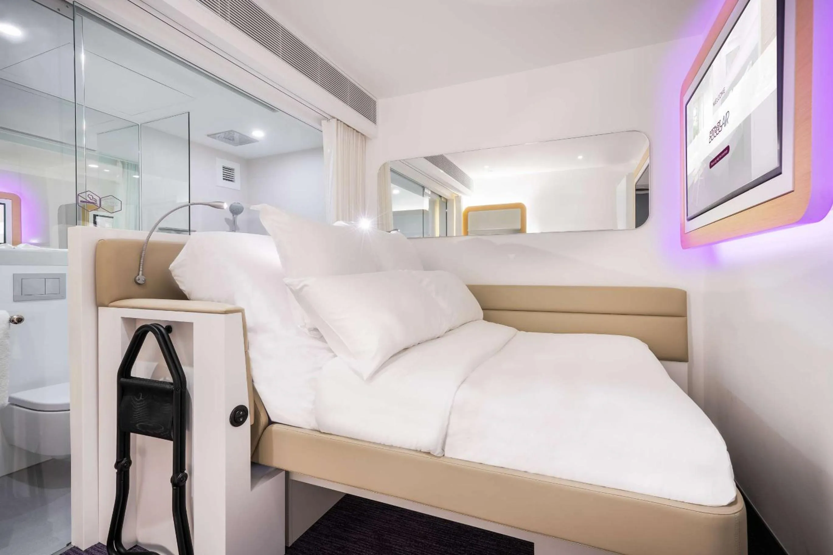 Bedroom, Bed in YOTELAIR Singapore Changi Airport Landside