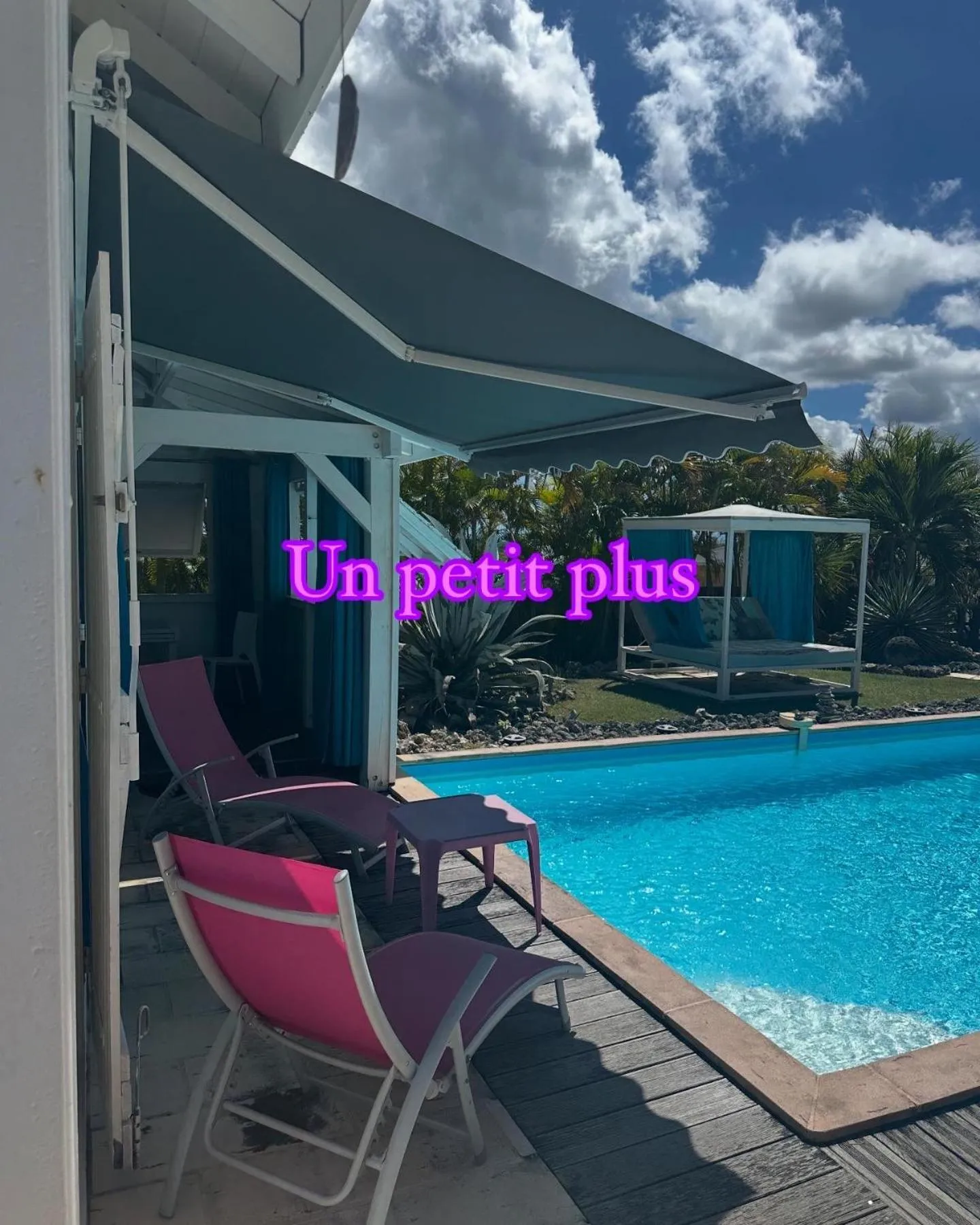 Swimming pool in Au Bel'vue chez Sandrine "Gite & Chambre d'hôtes"