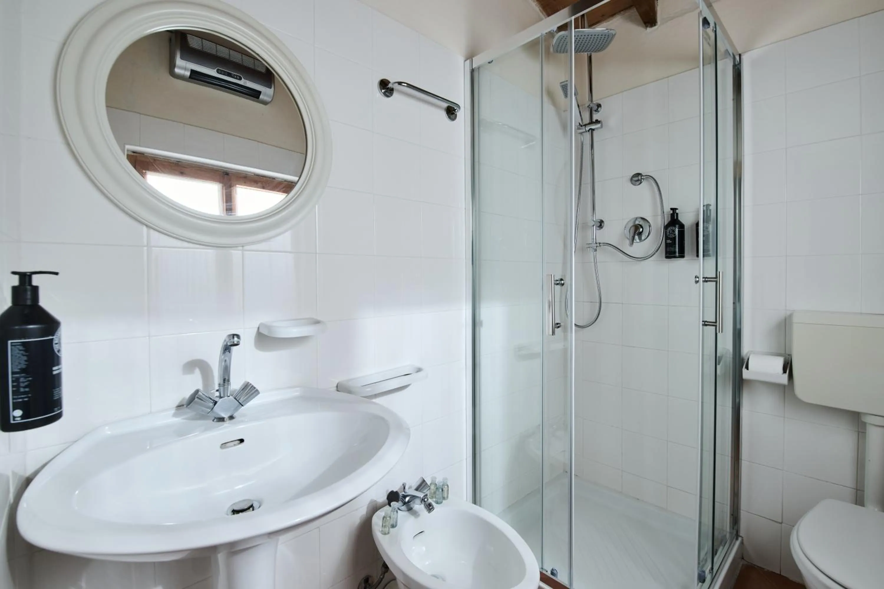 Shower in Il Ciocco Hotels