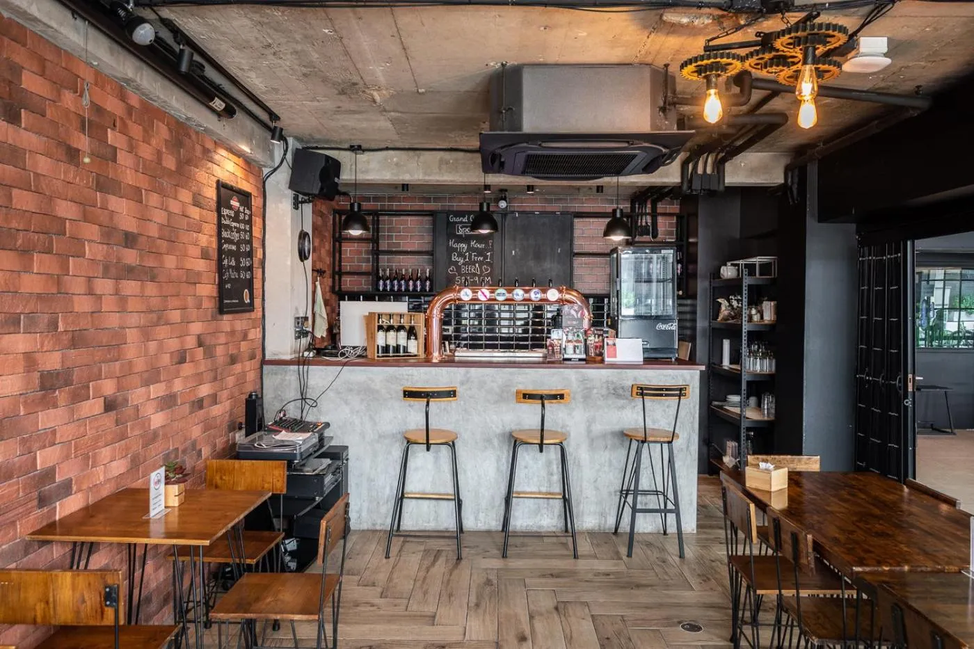 Restaurant/places to eat in Loft Bangkok Hotel