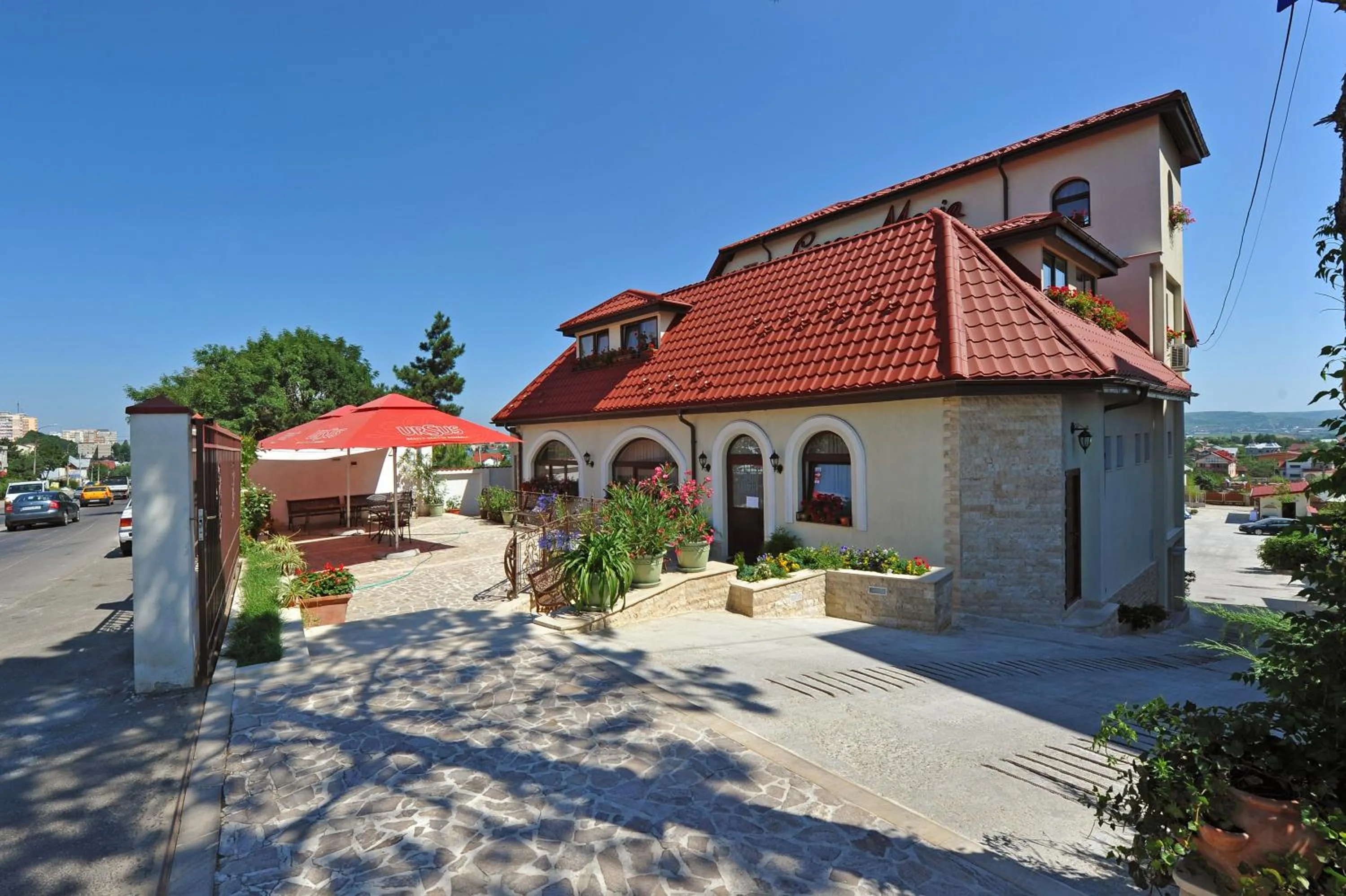 Facade/entrance in Casa Maria Arges