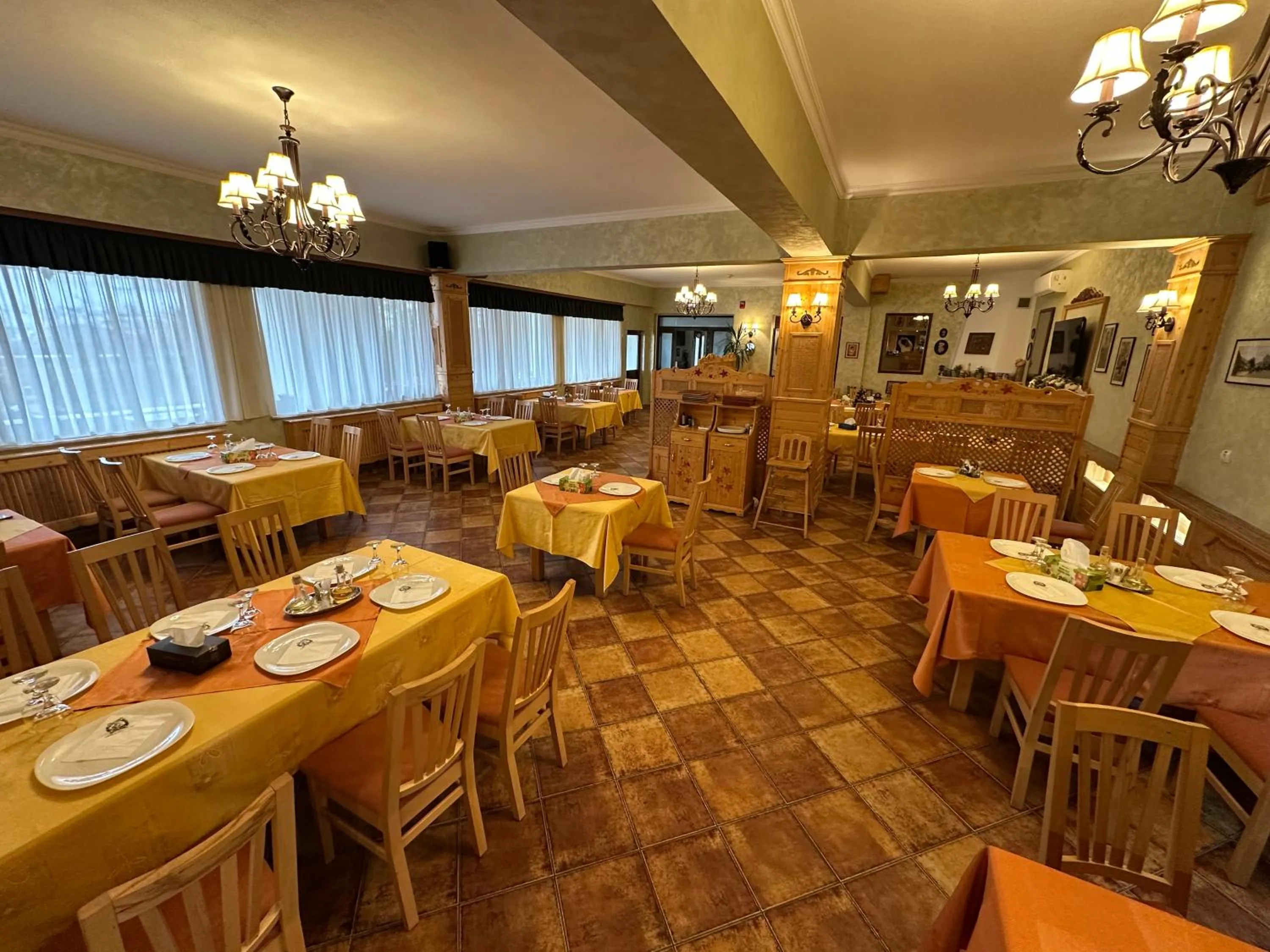Restaurant/places to eat in Casa Maria Arges