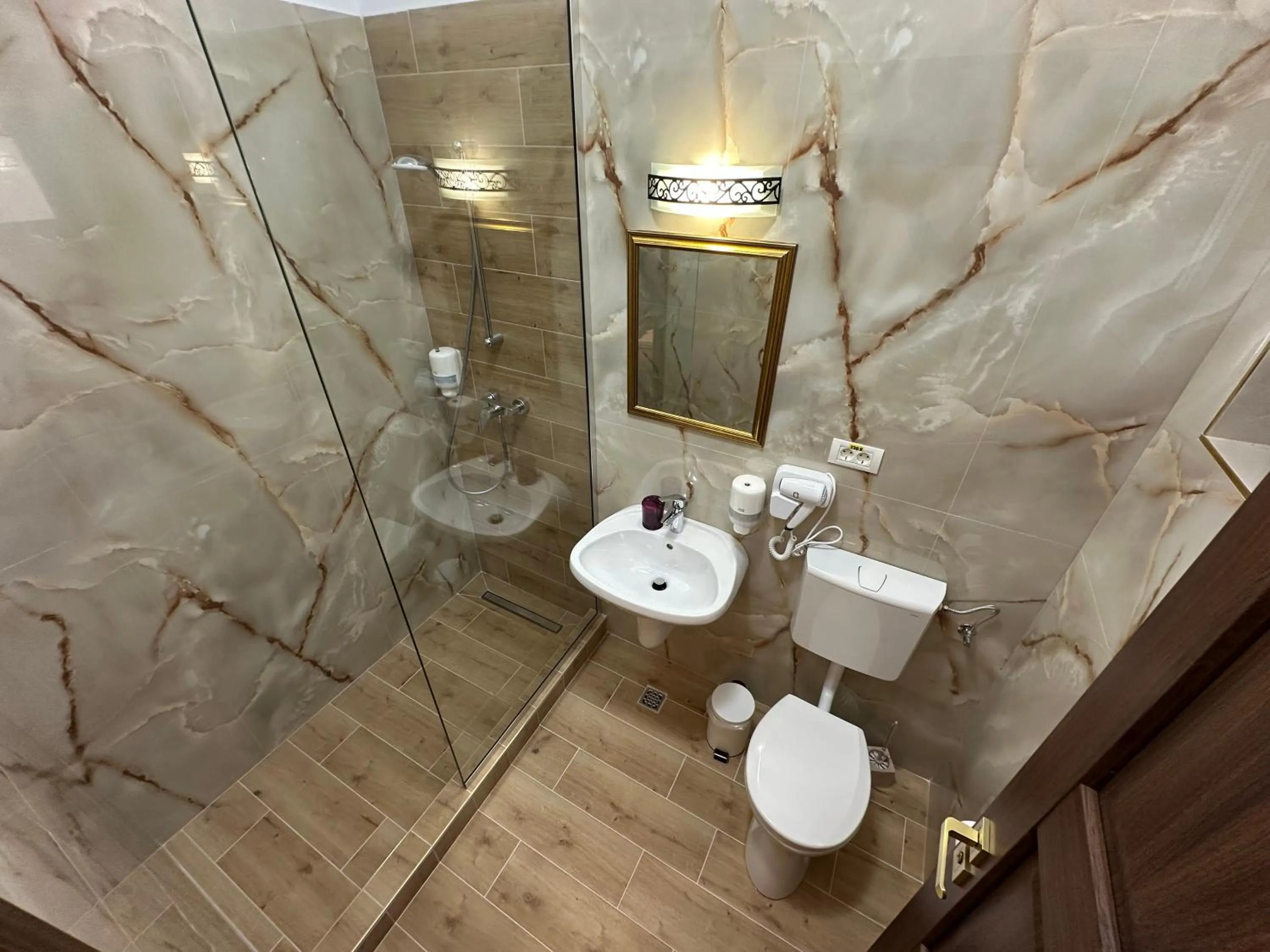 Shower in Casa Maria Arges