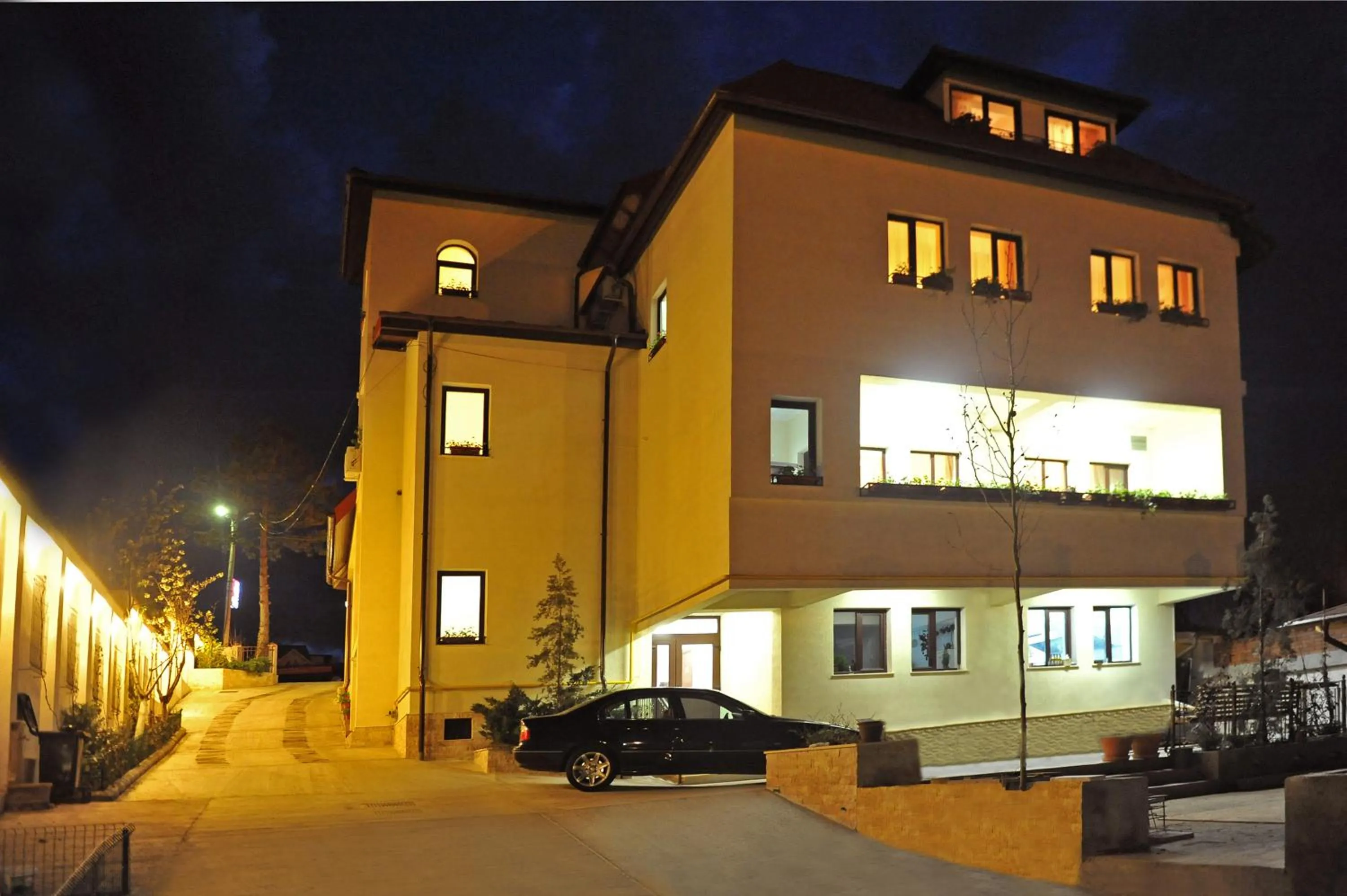 Facade/entrance in Casa Maria Arges