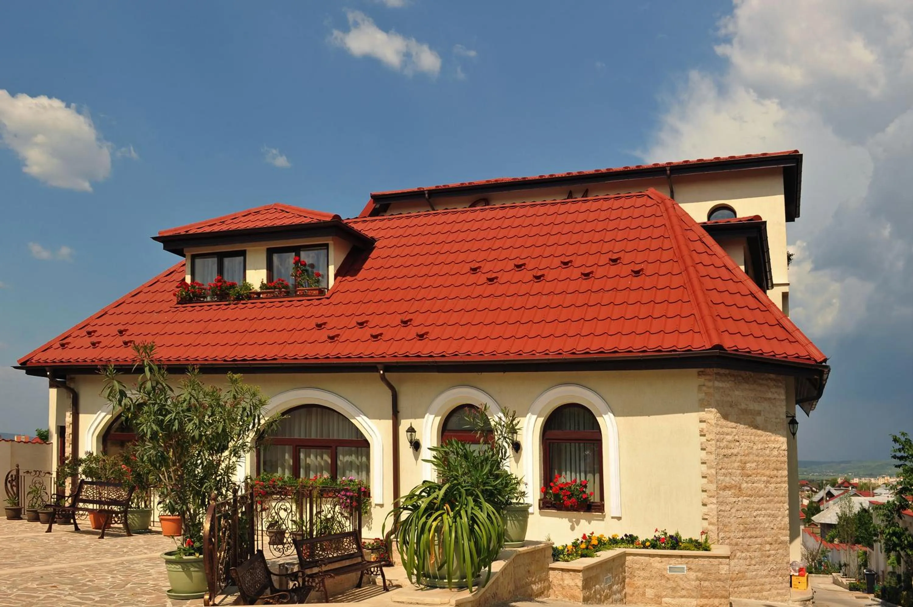 Facade/entrance in Casa Maria Arges