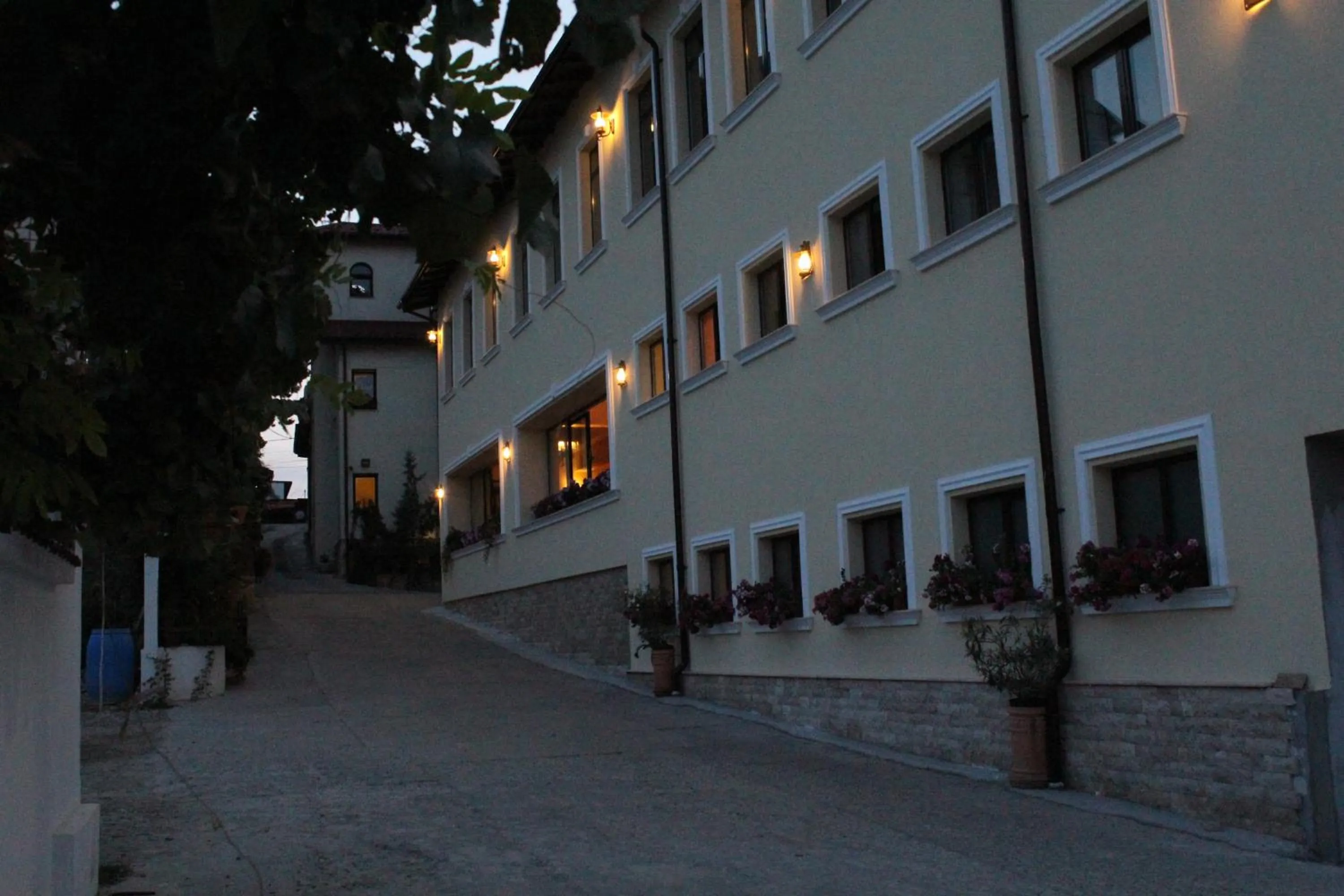 Restaurant/places to eat in Casa Maria Arges