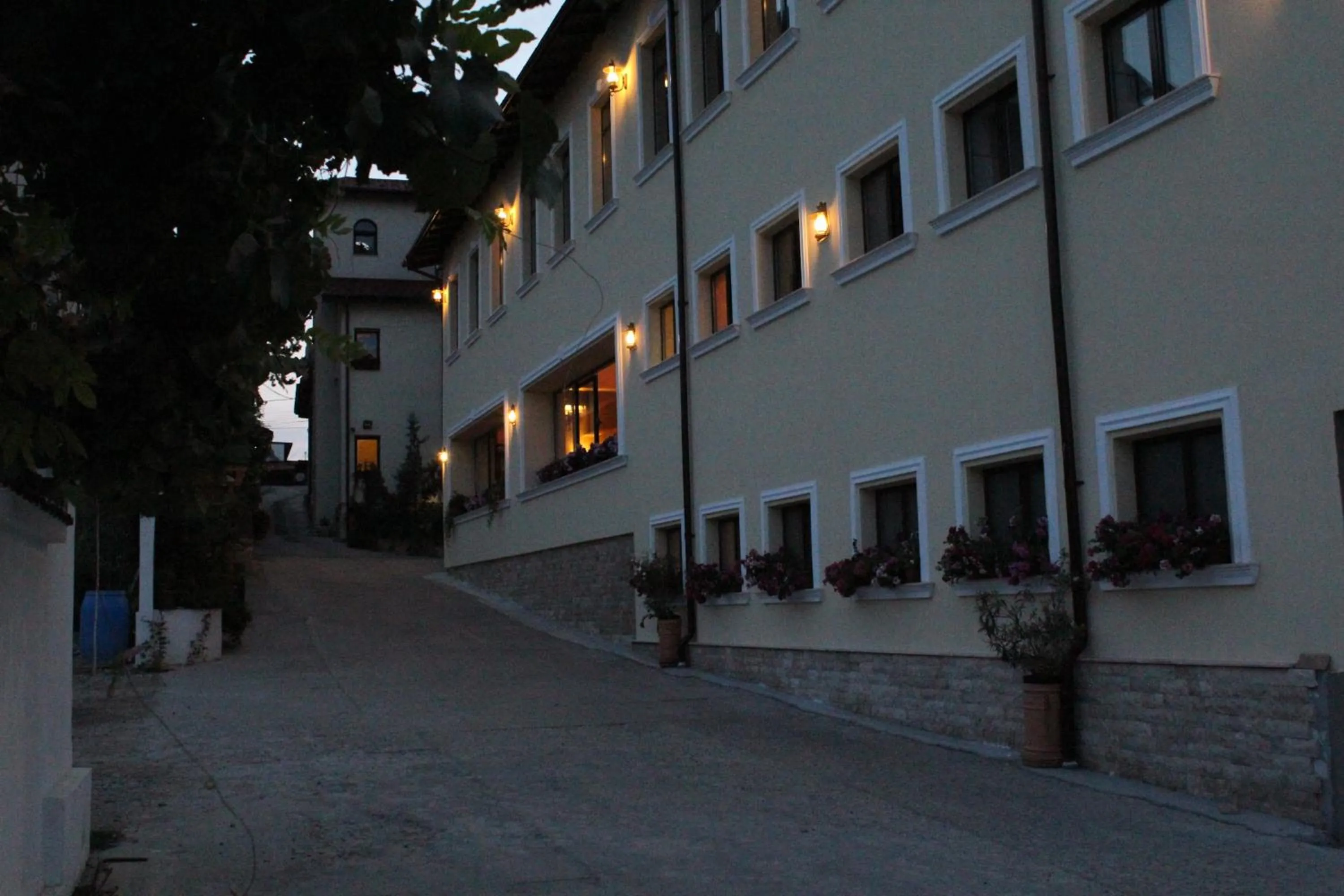 Restaurant/places to eat in Casa Maria Arges