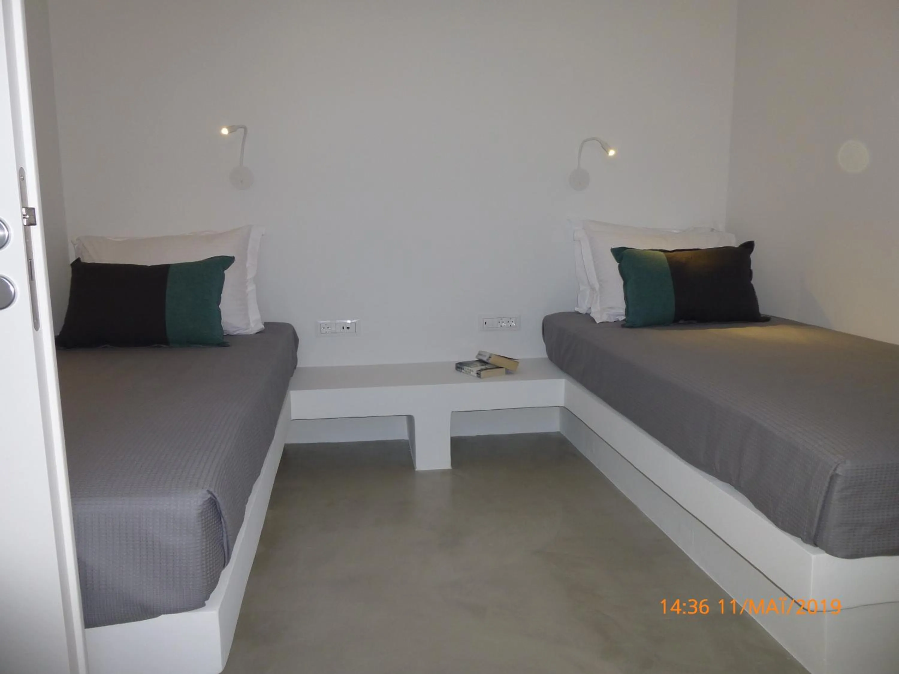 Bed in Aplada Suites