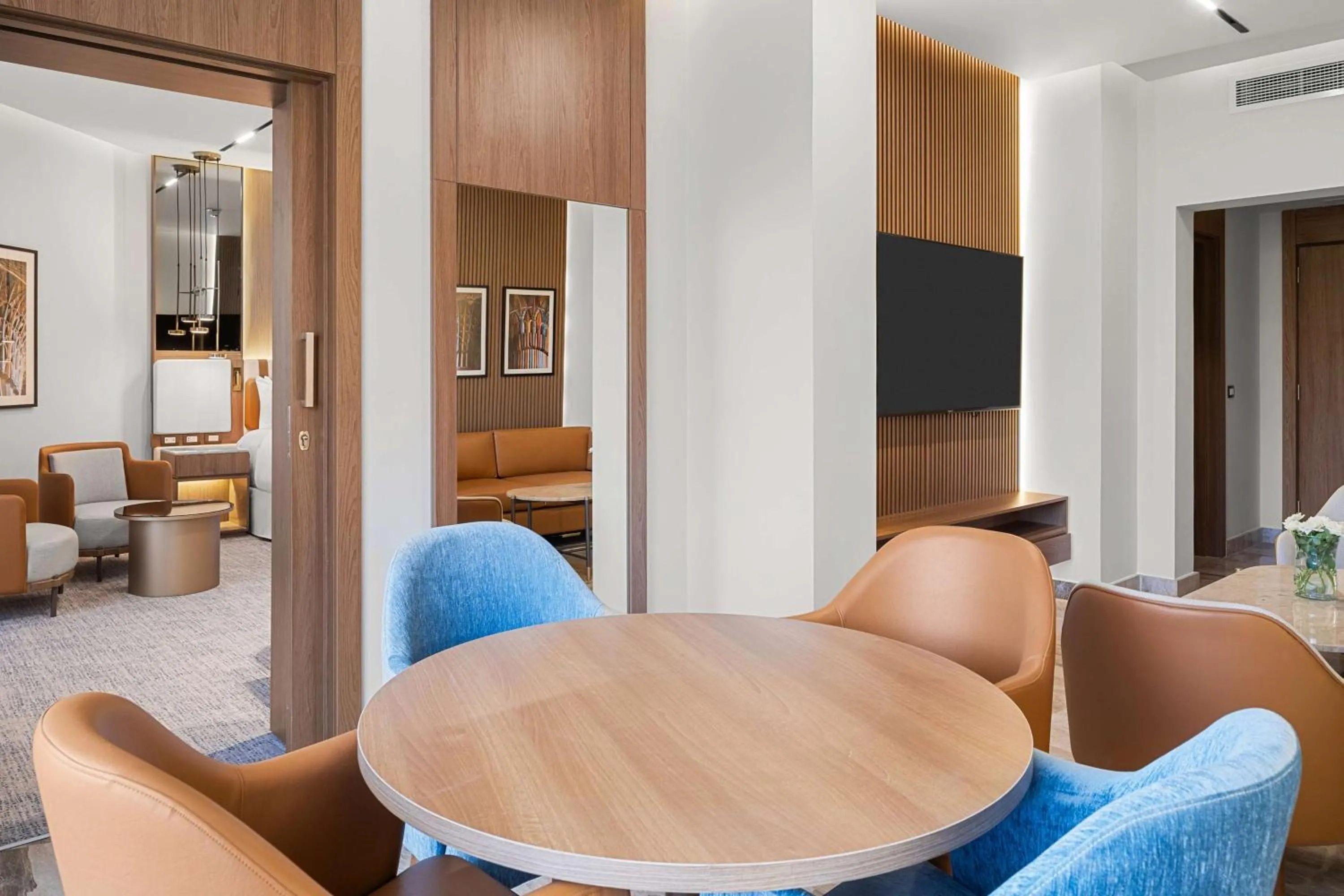 Living room in Hilton Alexandria Green Plaza