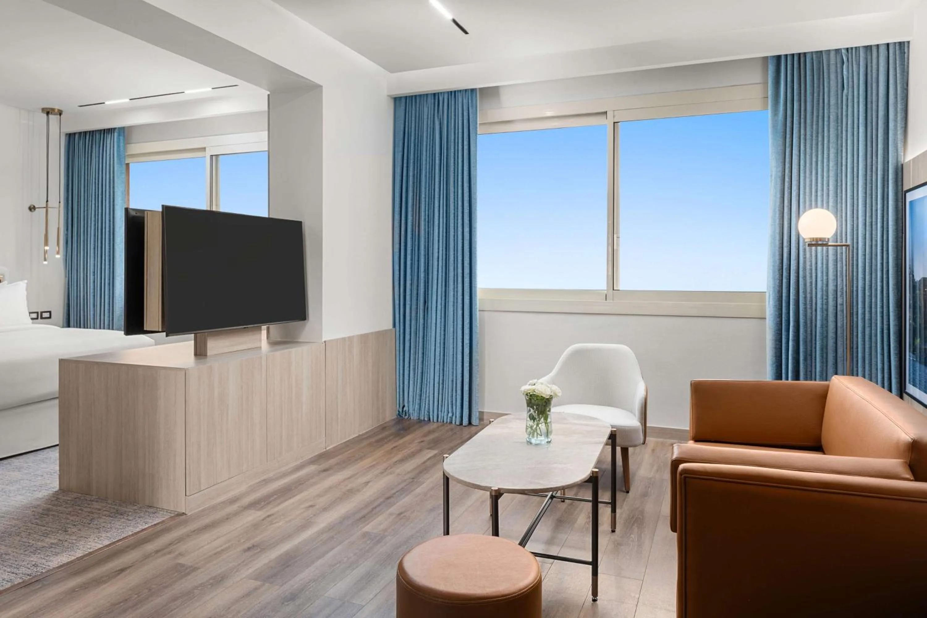 Living room in Hilton Alexandria Green Plaza