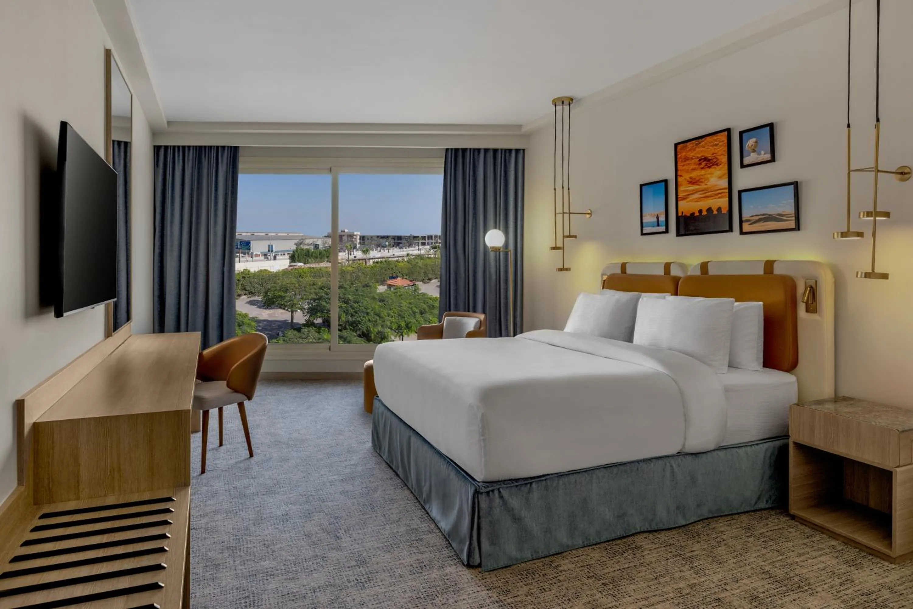 Bed in Hilton Alexandria Green Plaza