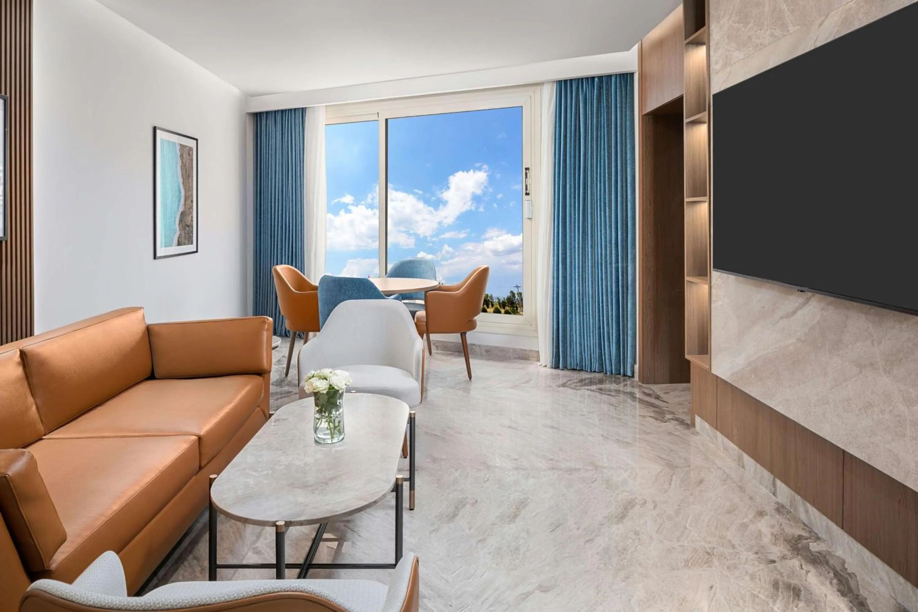 Living room in Hilton Alexandria Green Plaza