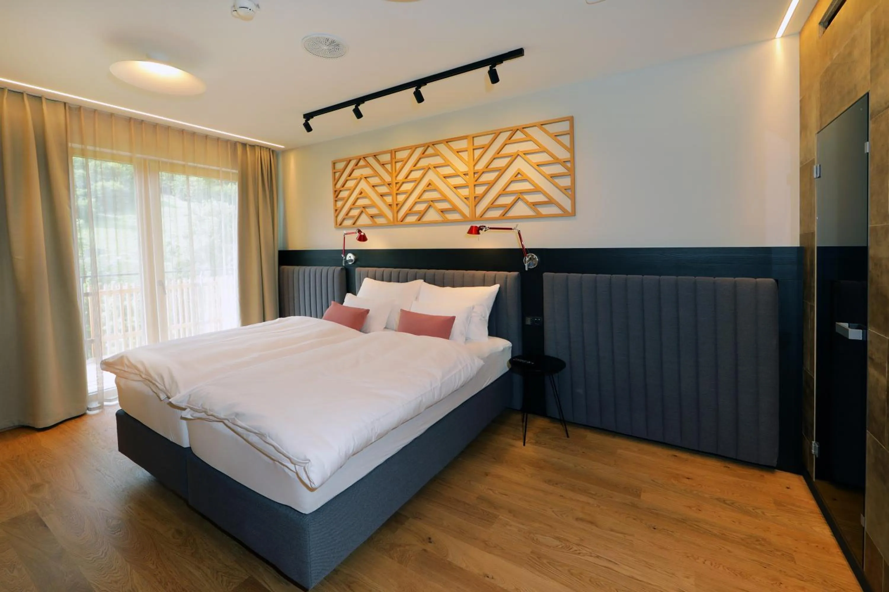 Bedroom, Bed in Hotel Steiermarkhof Graz - Aus Holz gebaut, von Hügeln geküsst