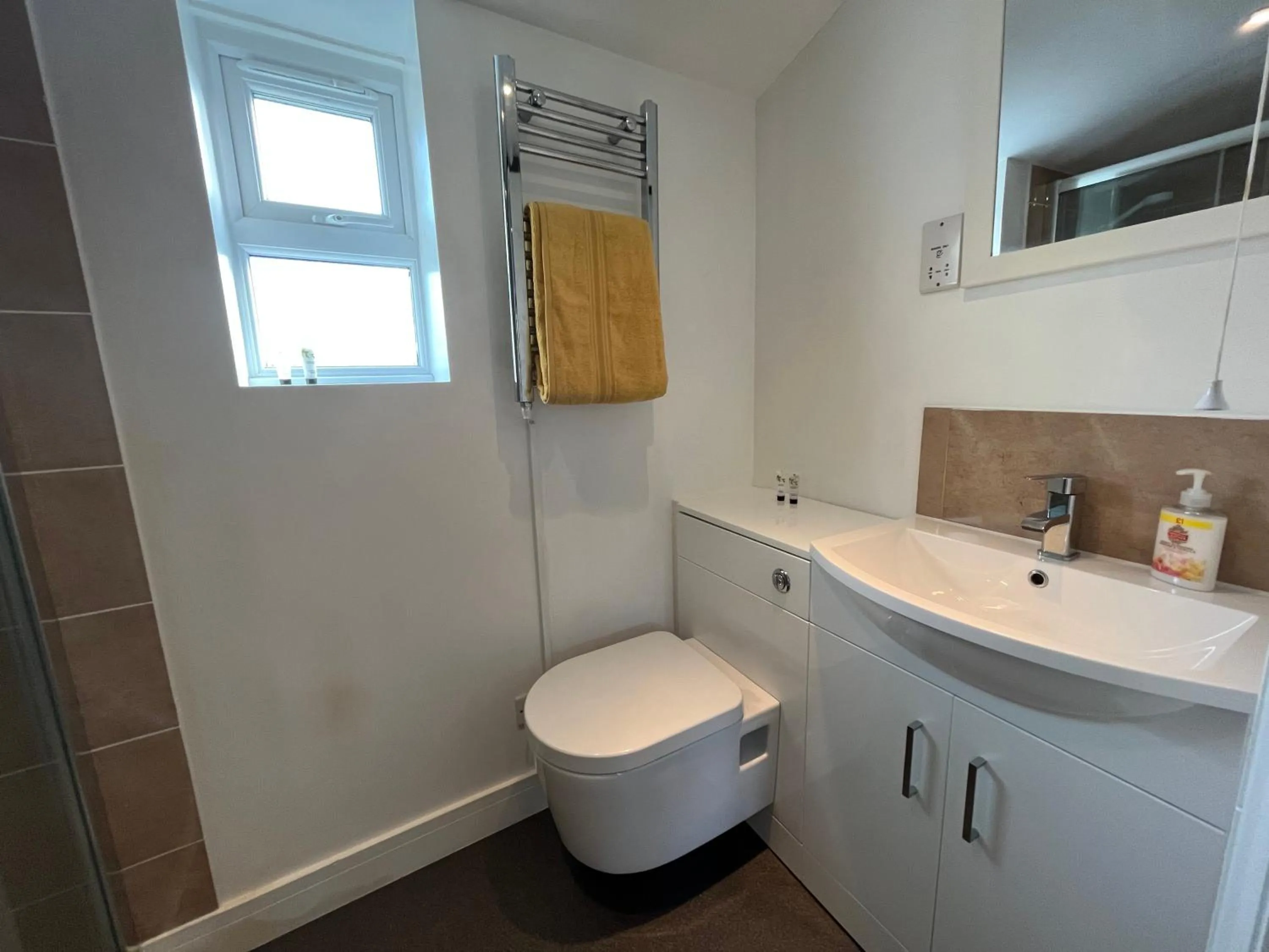 Bathroom in The Ship Inn - Self Catering Accommodation