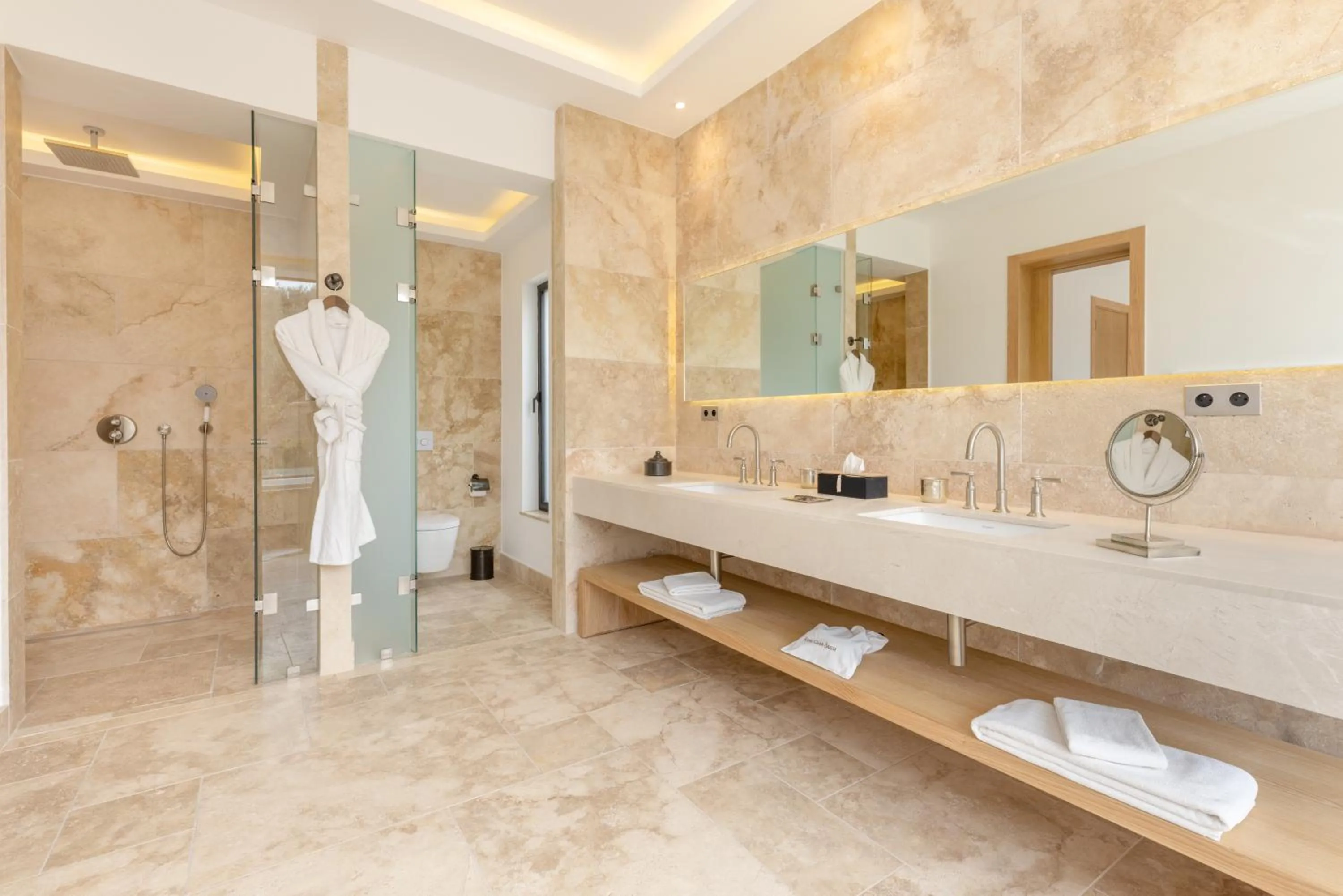 Shower in Ksar Char-Bagh Small Luxury Hotels