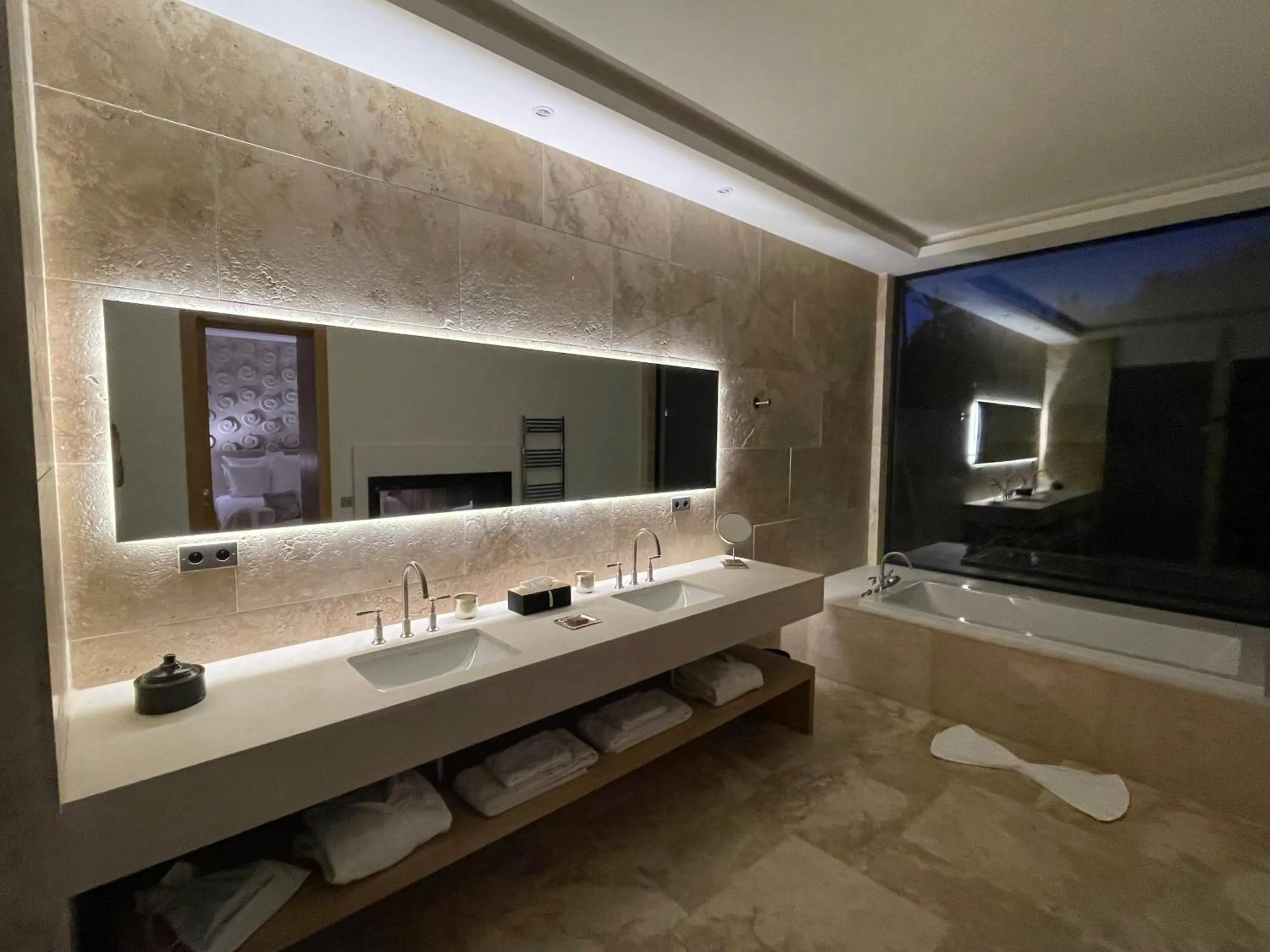 Shower in Ksar Char-Bagh Small Luxury Hotels