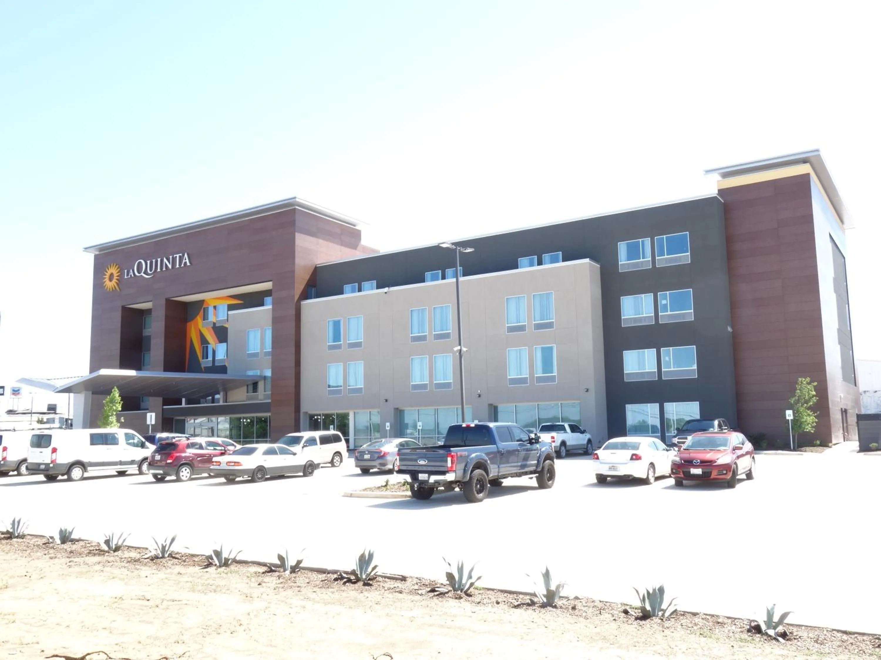 Property building in La Quinta by Wyndham San Antonio Alamo City