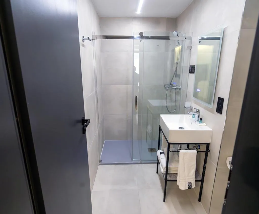 Onyx Suites & Apartments