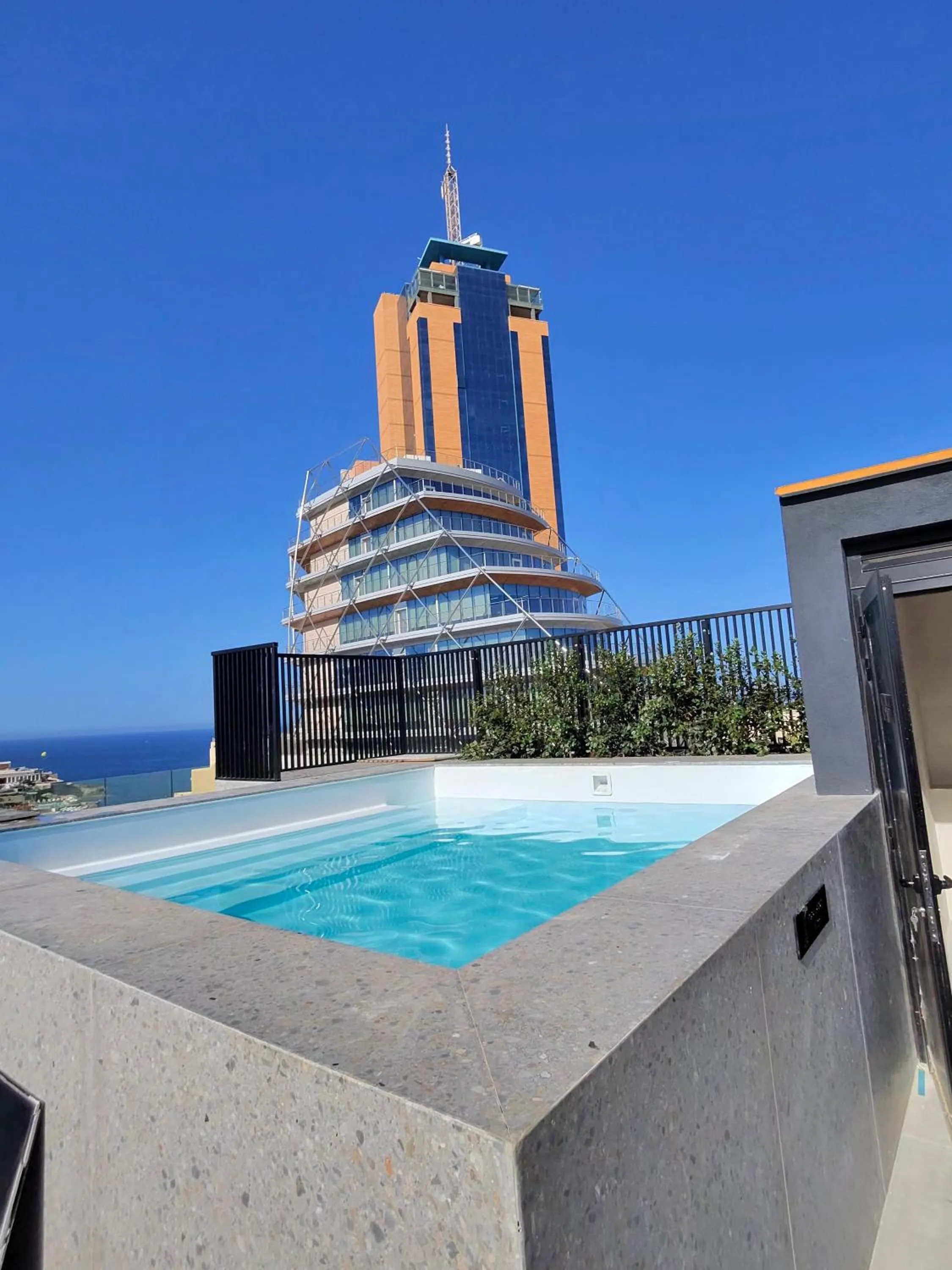 Onyx Suites & Apartments