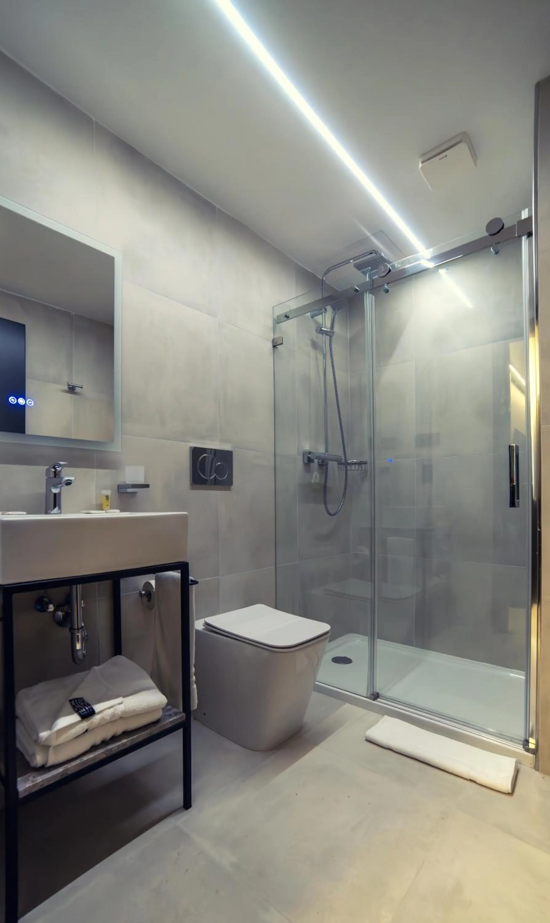 Onyx Suites & Apartments