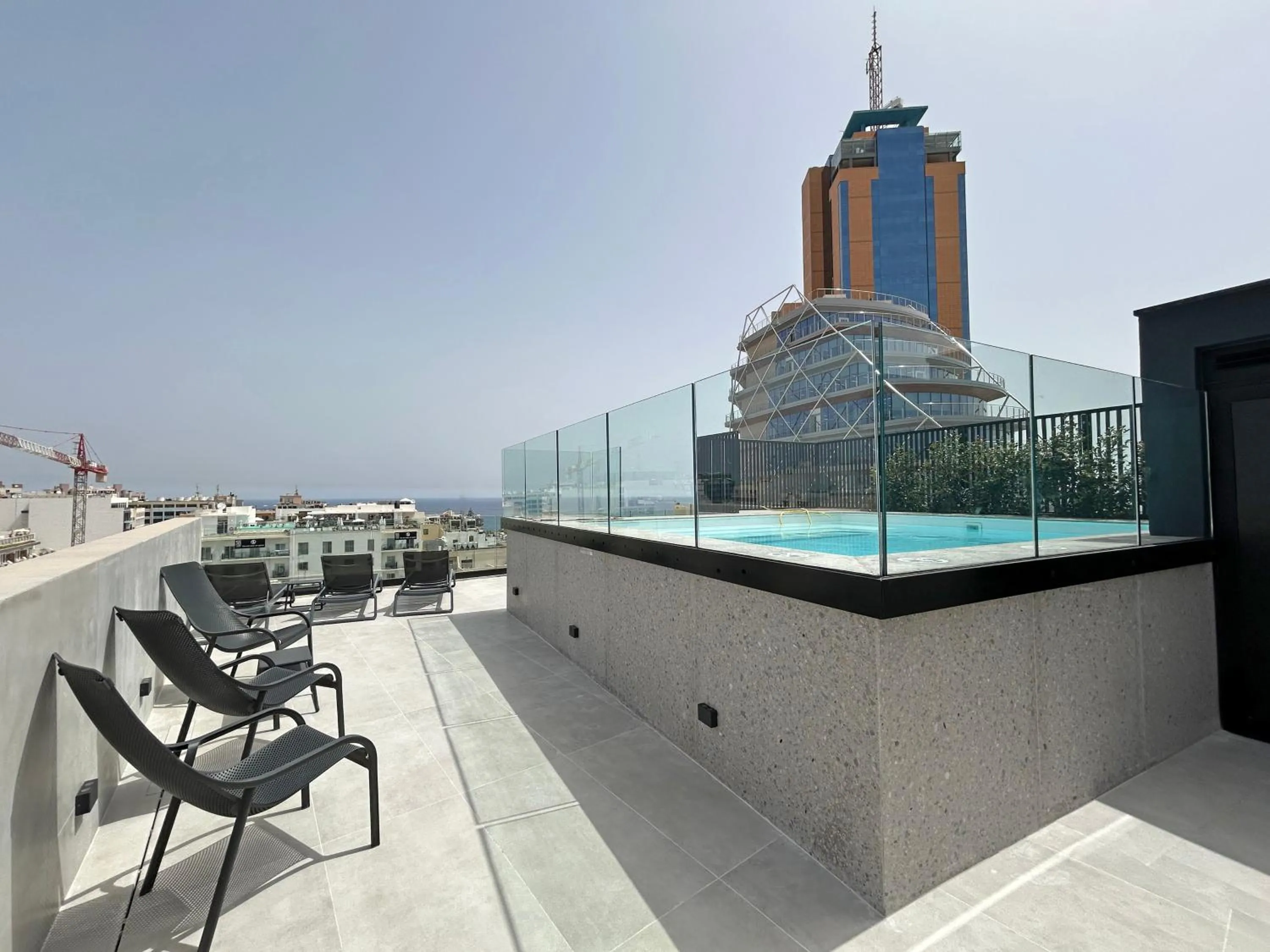 Swimming pool in Onyx Suites & Apartments