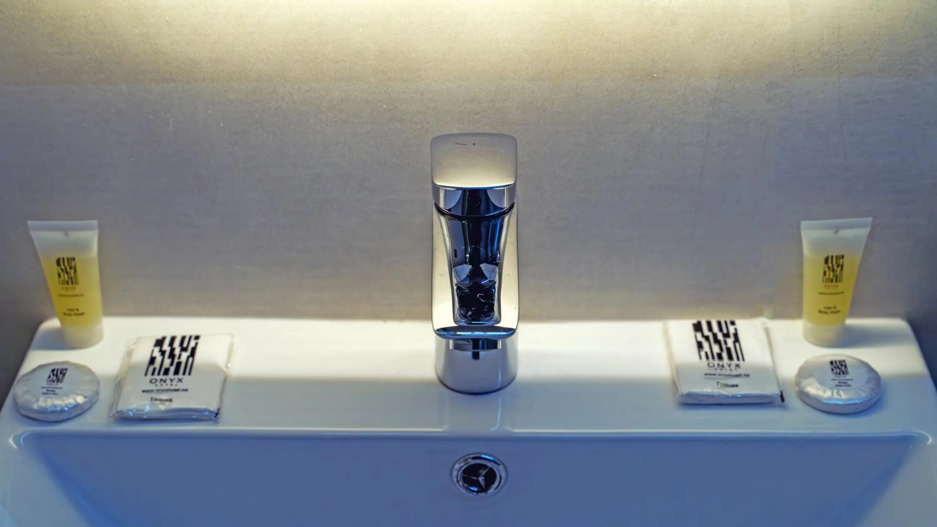 Onyx Suites & Apartments