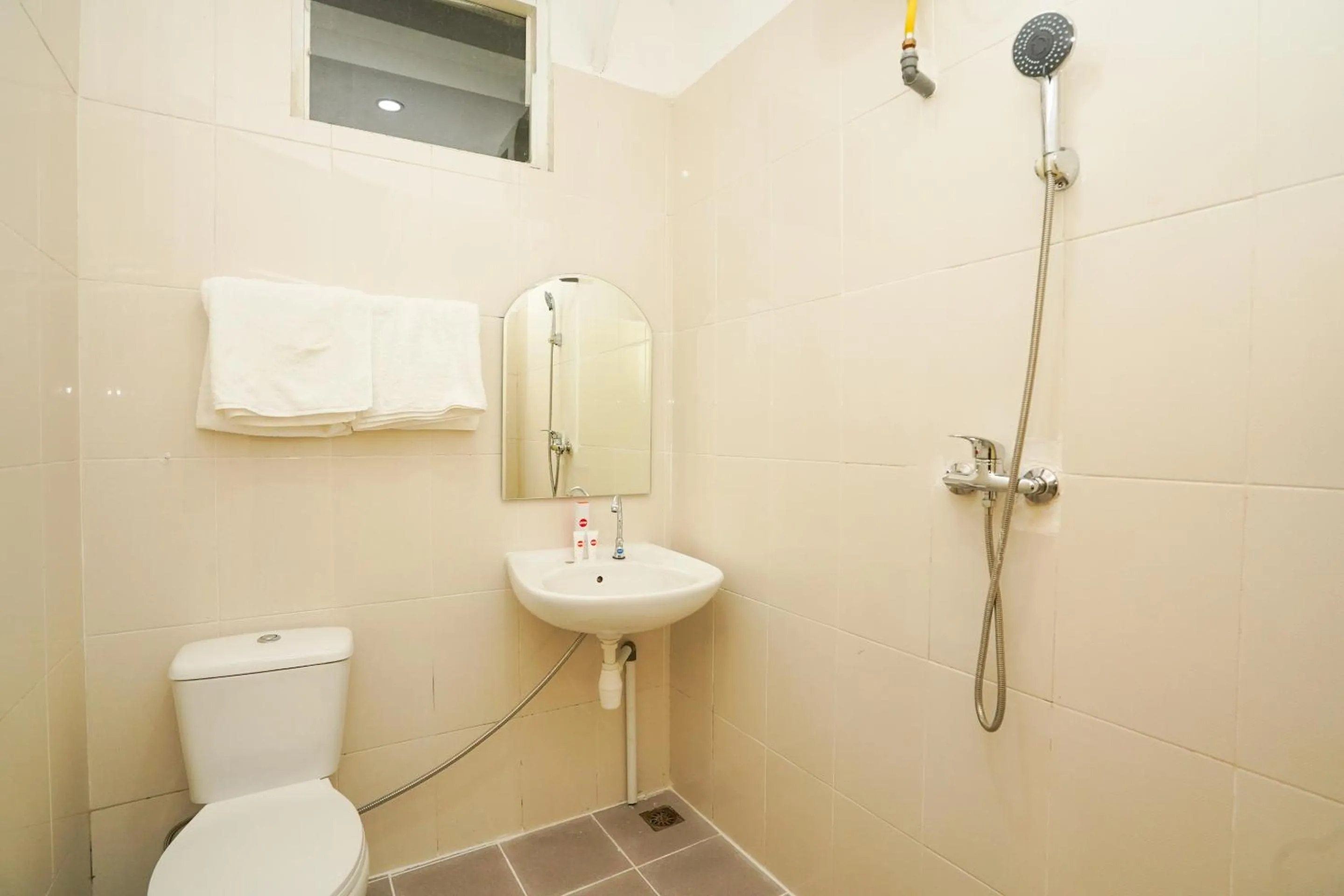 Bathroom in Hotel O Naomi Heritage