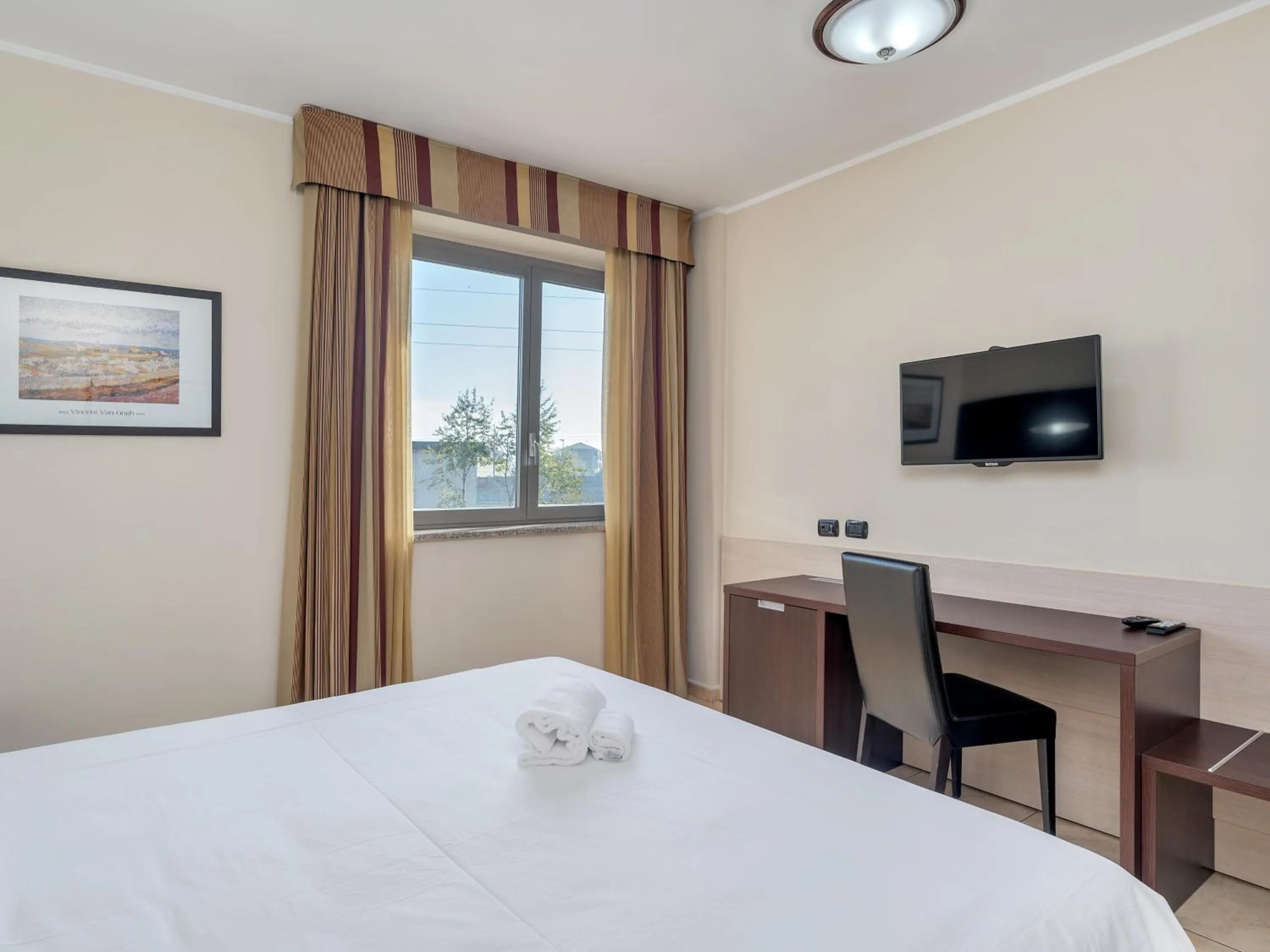 Photo of the whole room, Bed in Record Hotel