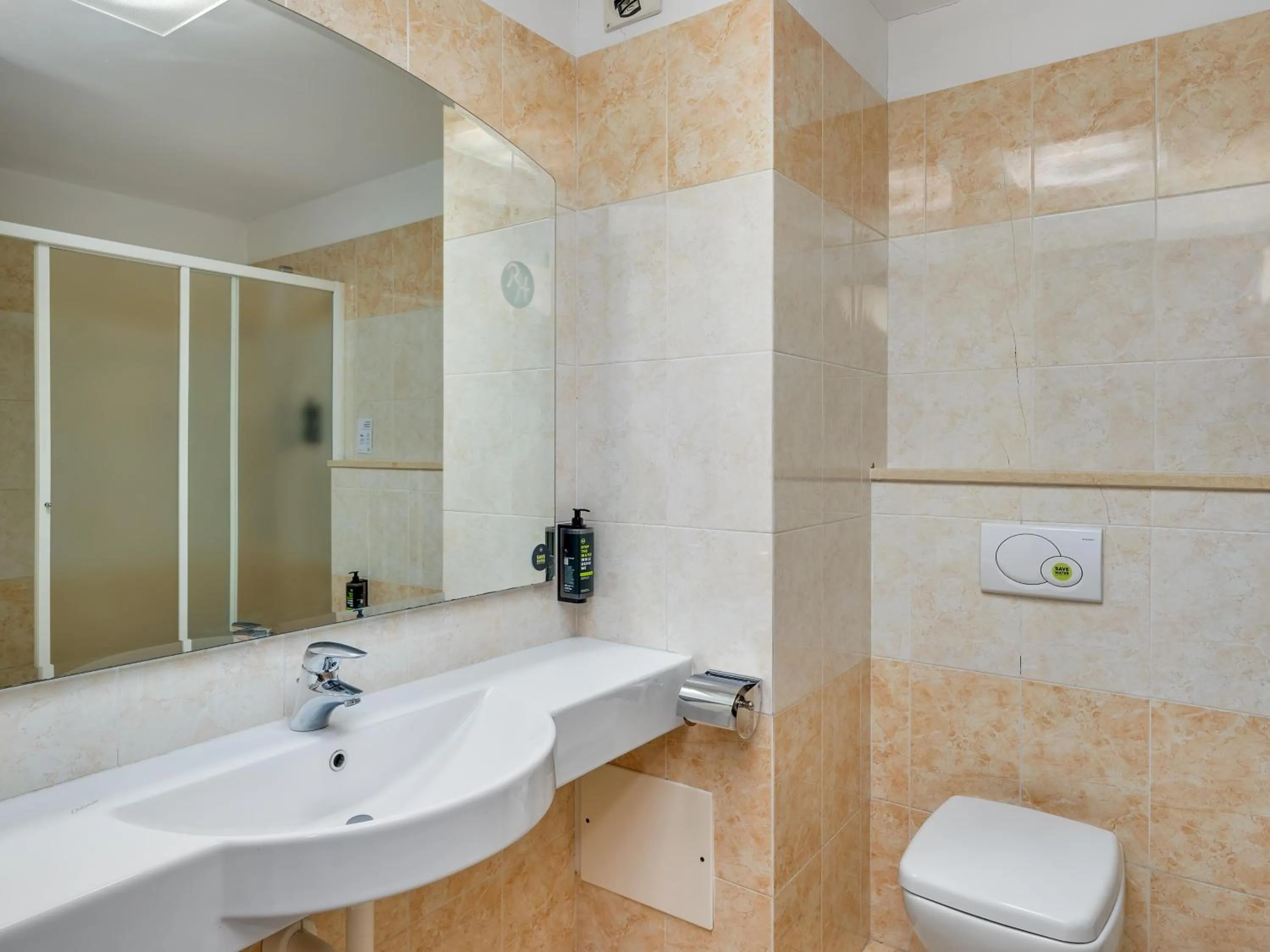 Bathroom in Record Hotel