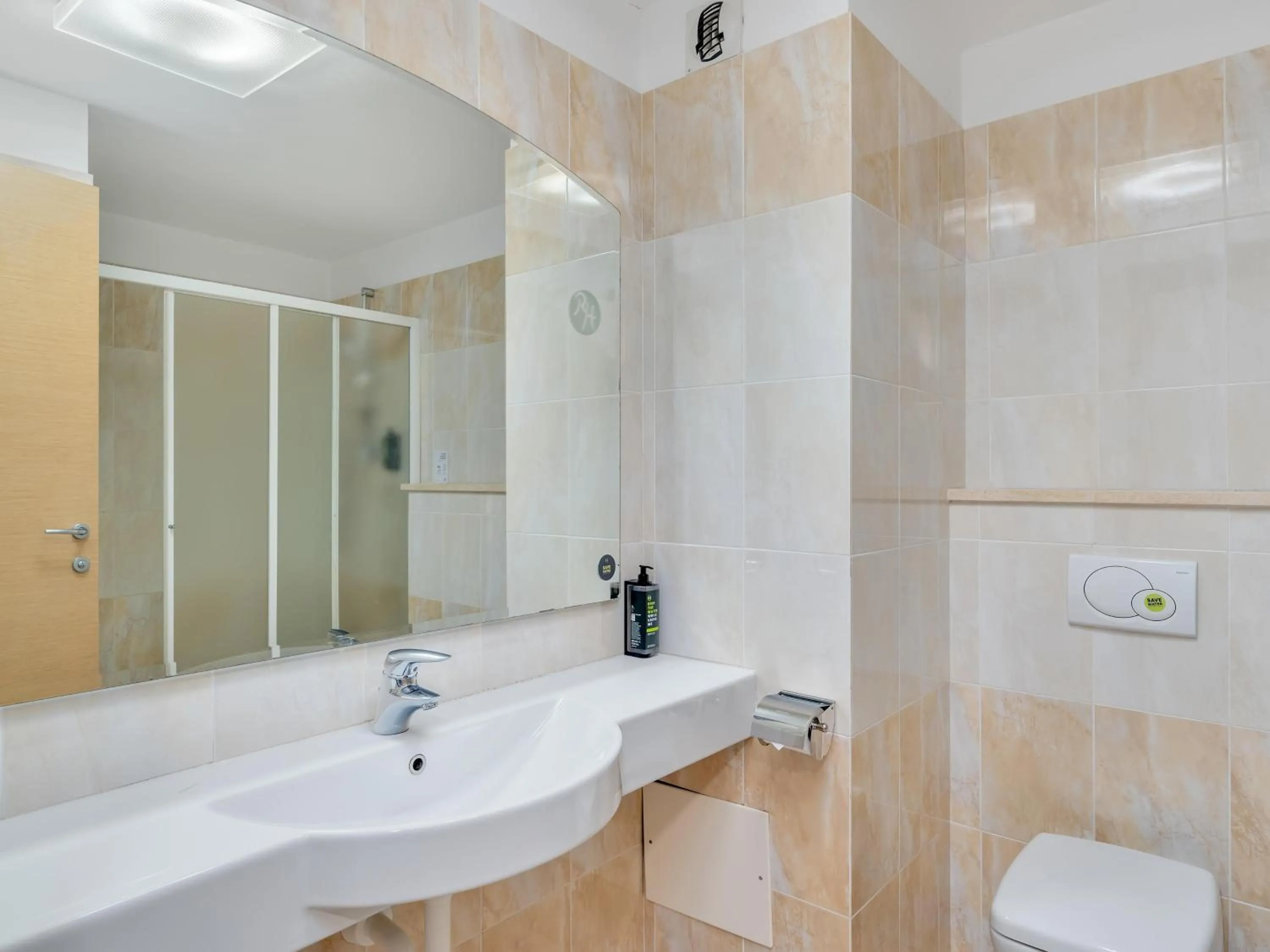 Bathroom in Record Hotel