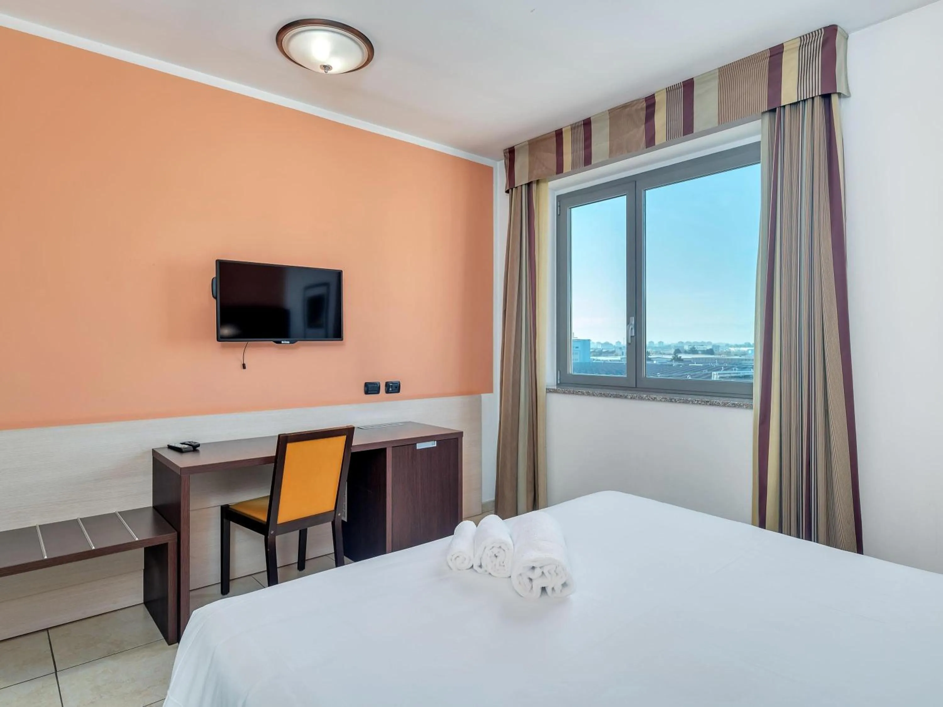 Photo of the whole room, Bed in B&B HOTEL Settimo Torinese