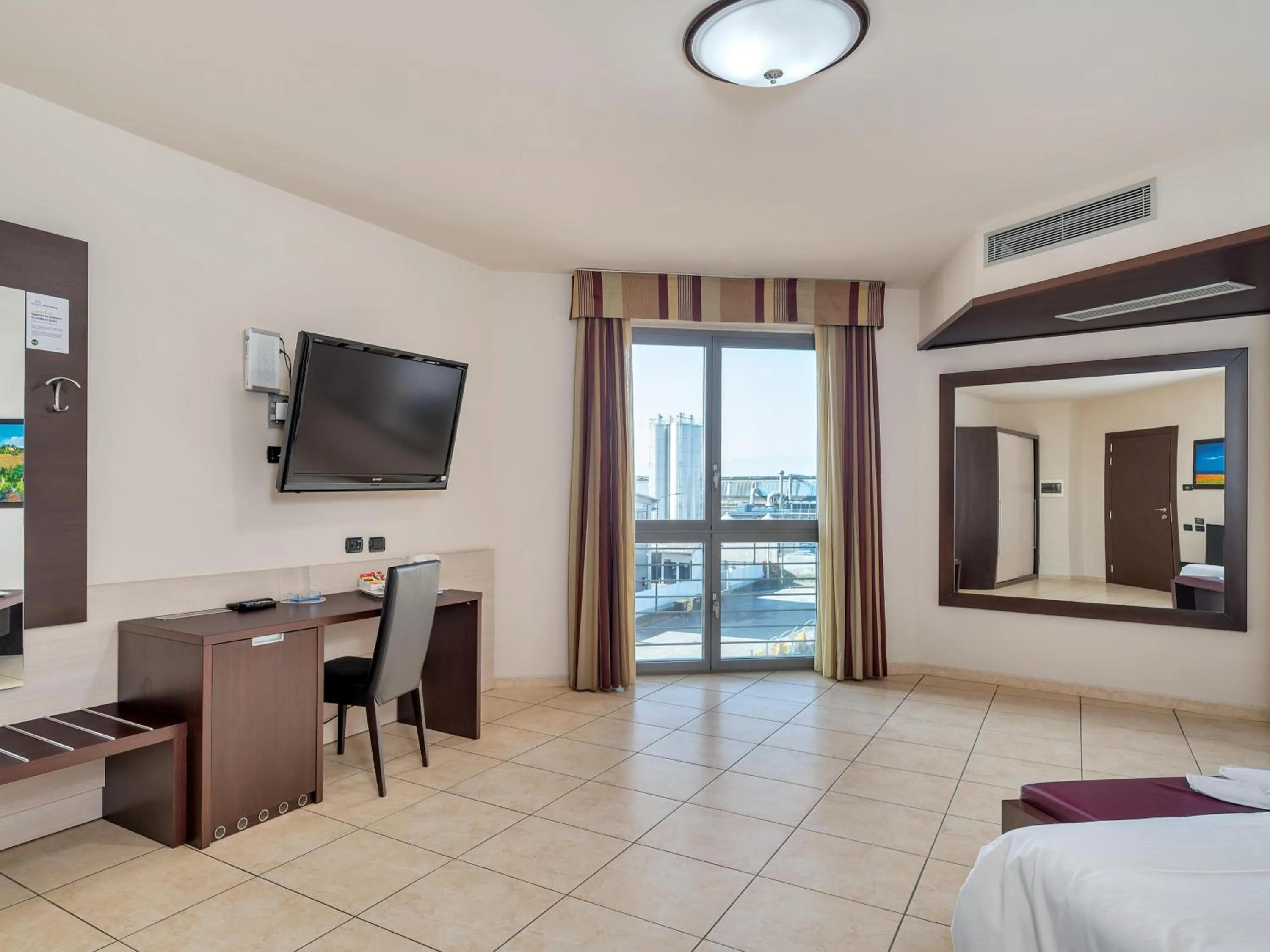 Photo of the whole room, Bed in Record Hotel