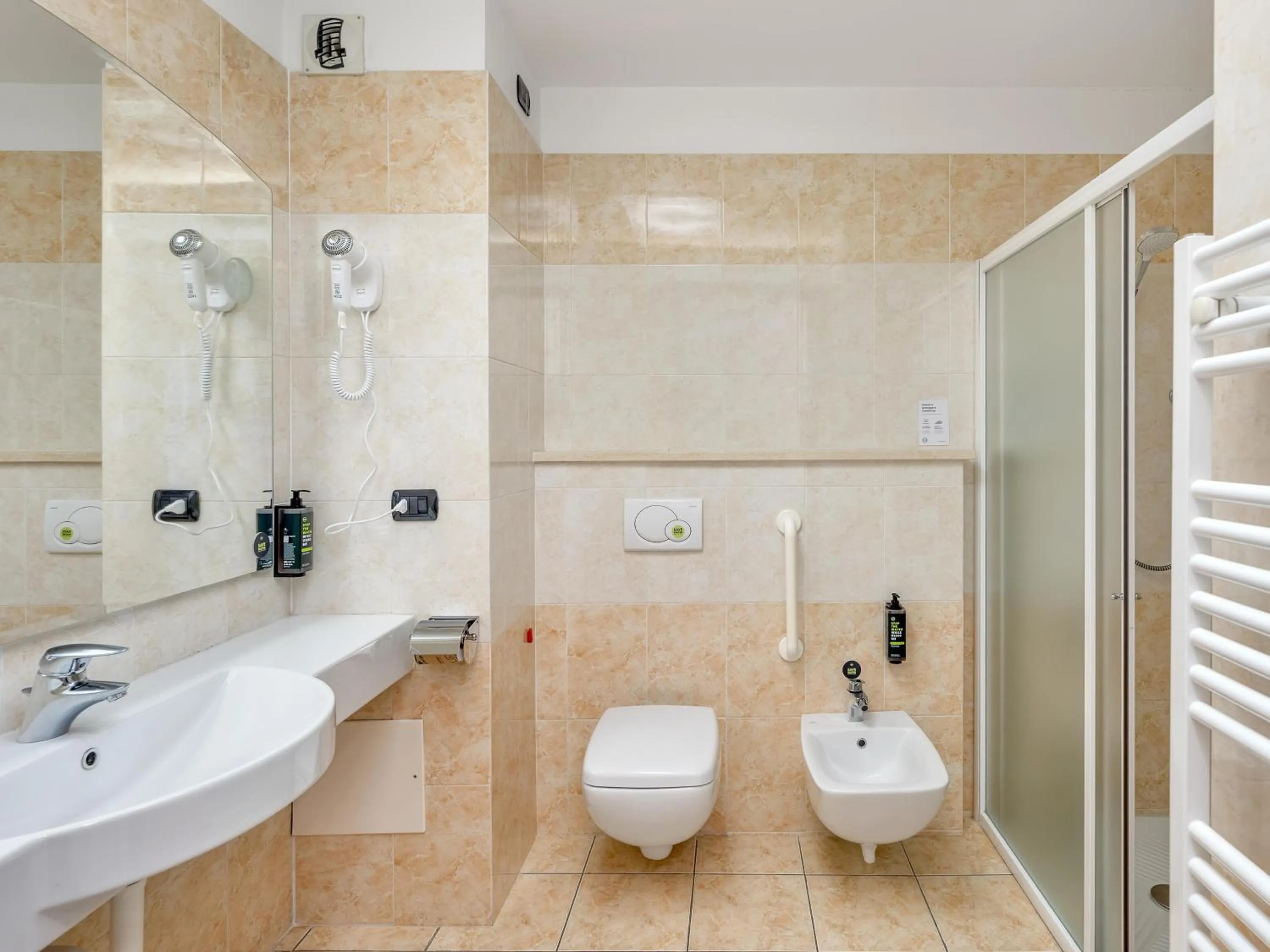 Bathroom in Record Hotel