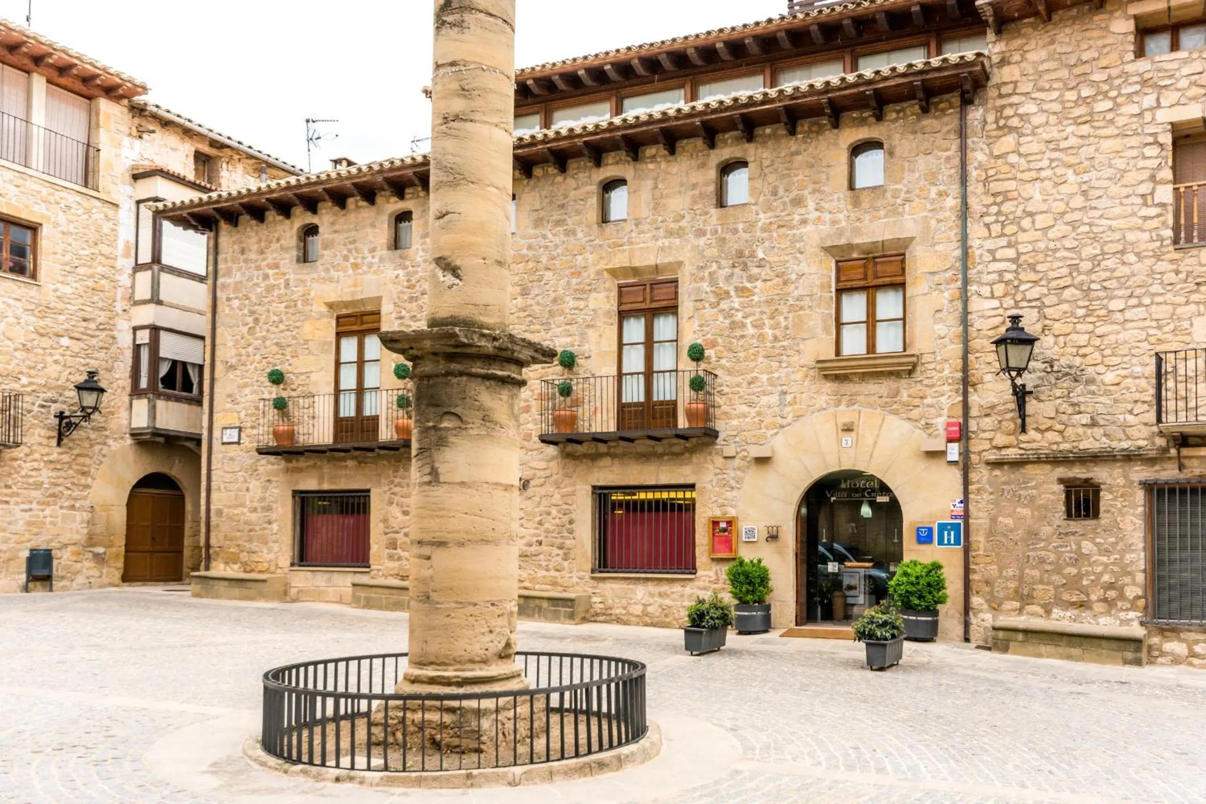 Facade/entrance in Hotel Villa de Cretas