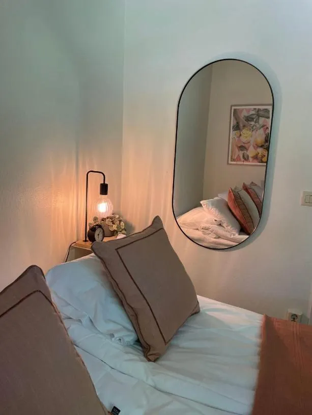 Photo of the whole room, Bed in Ewa & Maude Hotel