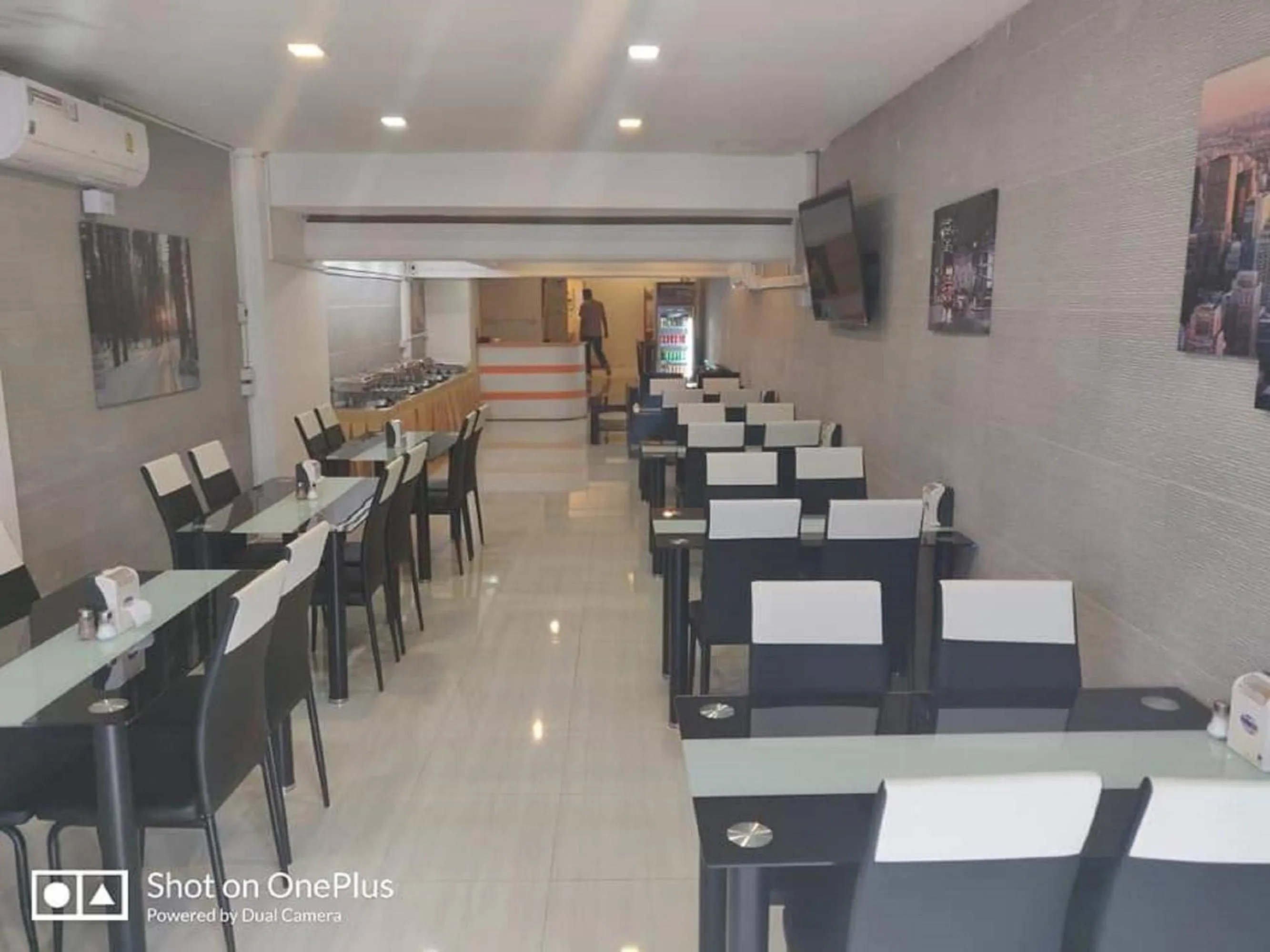 Restaurant/places to eat in Encore Sea View