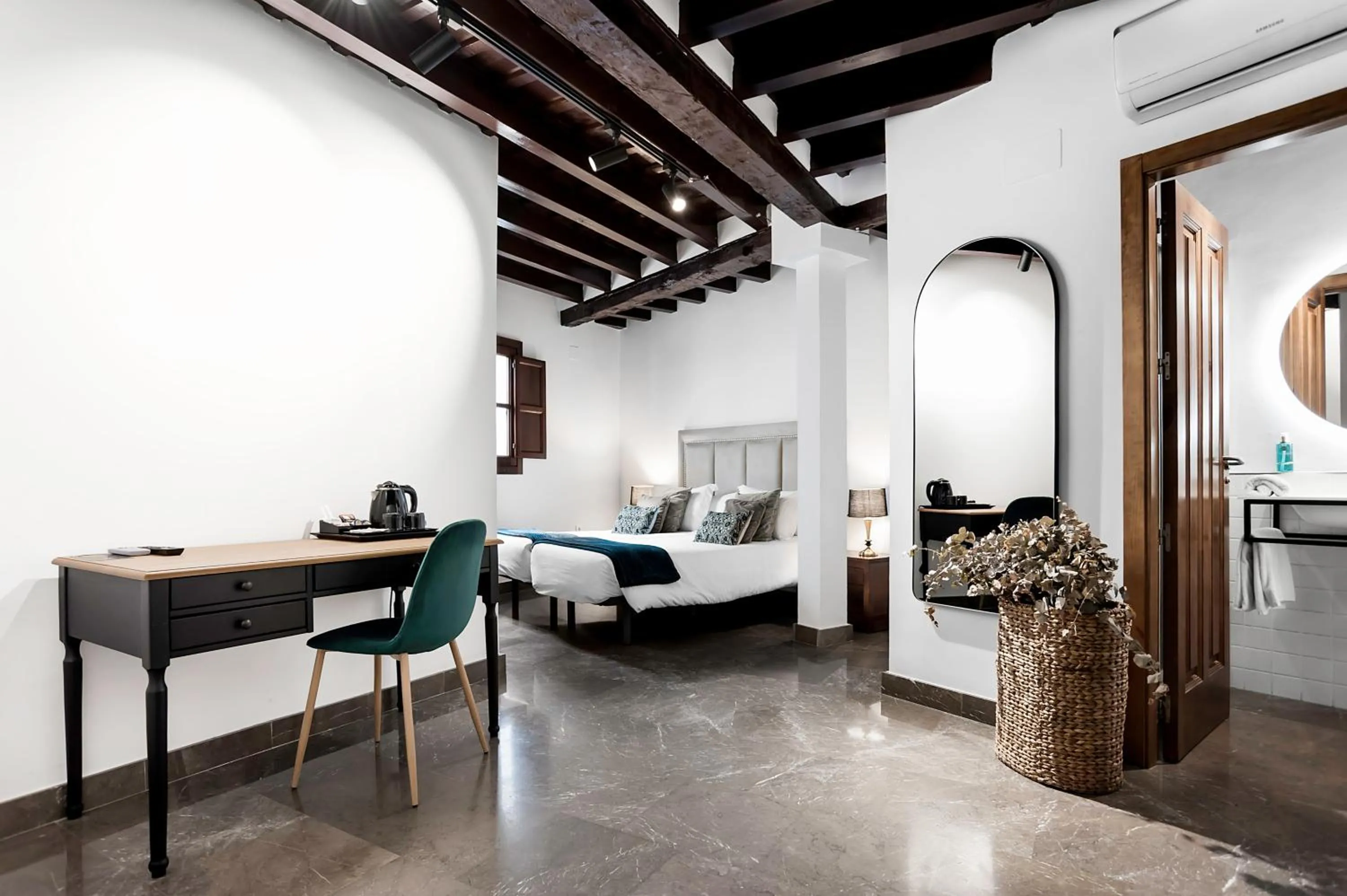 Seating area in Hotel Mercader de Sedas by Maxi Hoteles