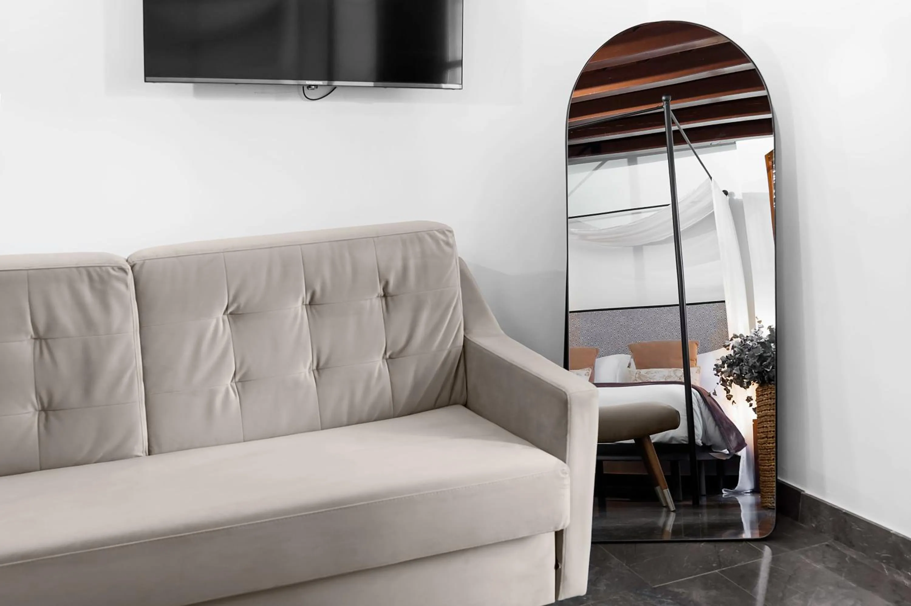 TV and multimedia in Hotel Mercader de Sedas by Maxi Hoteles