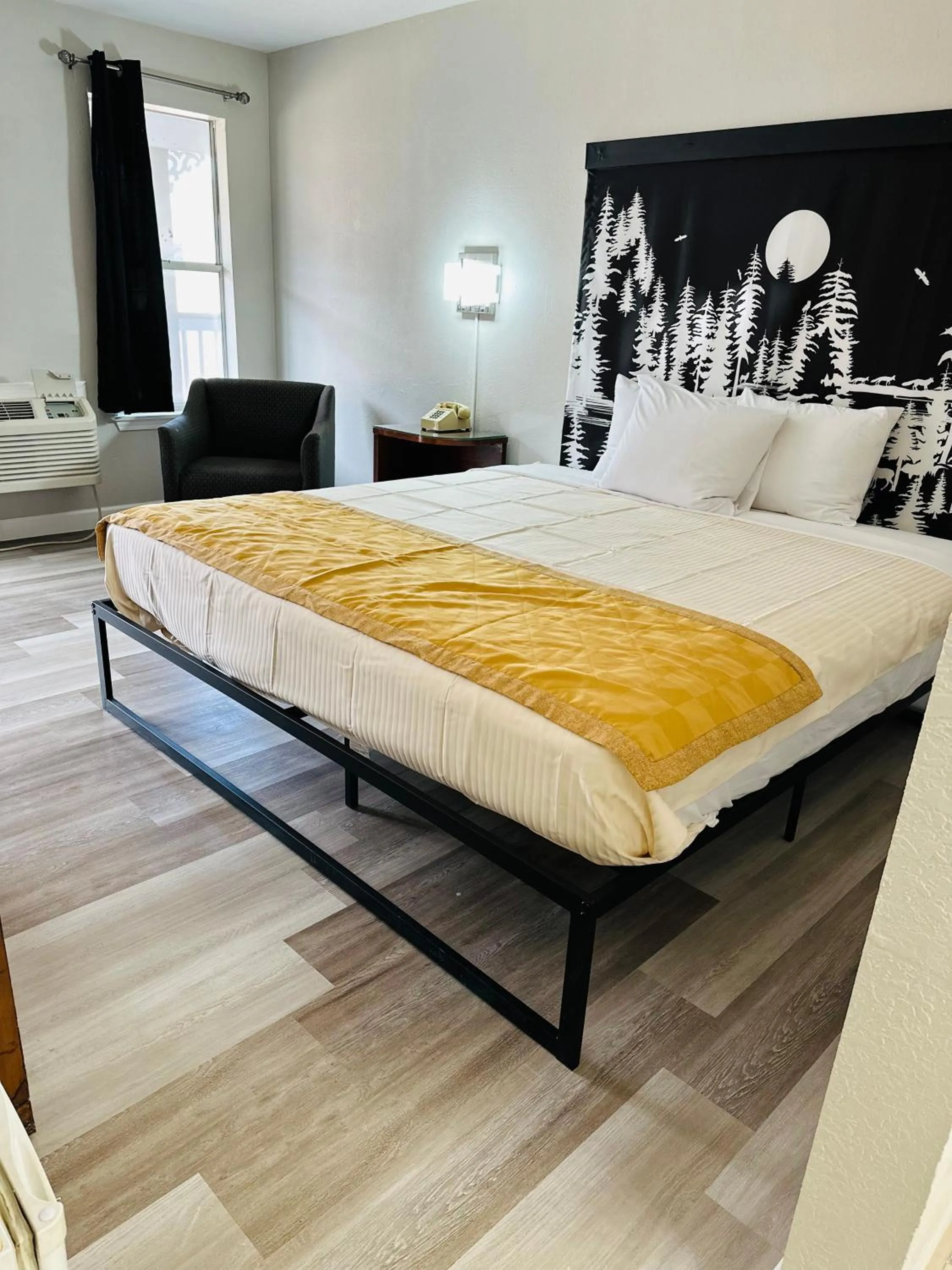 Bed in Branson Victorian Inn