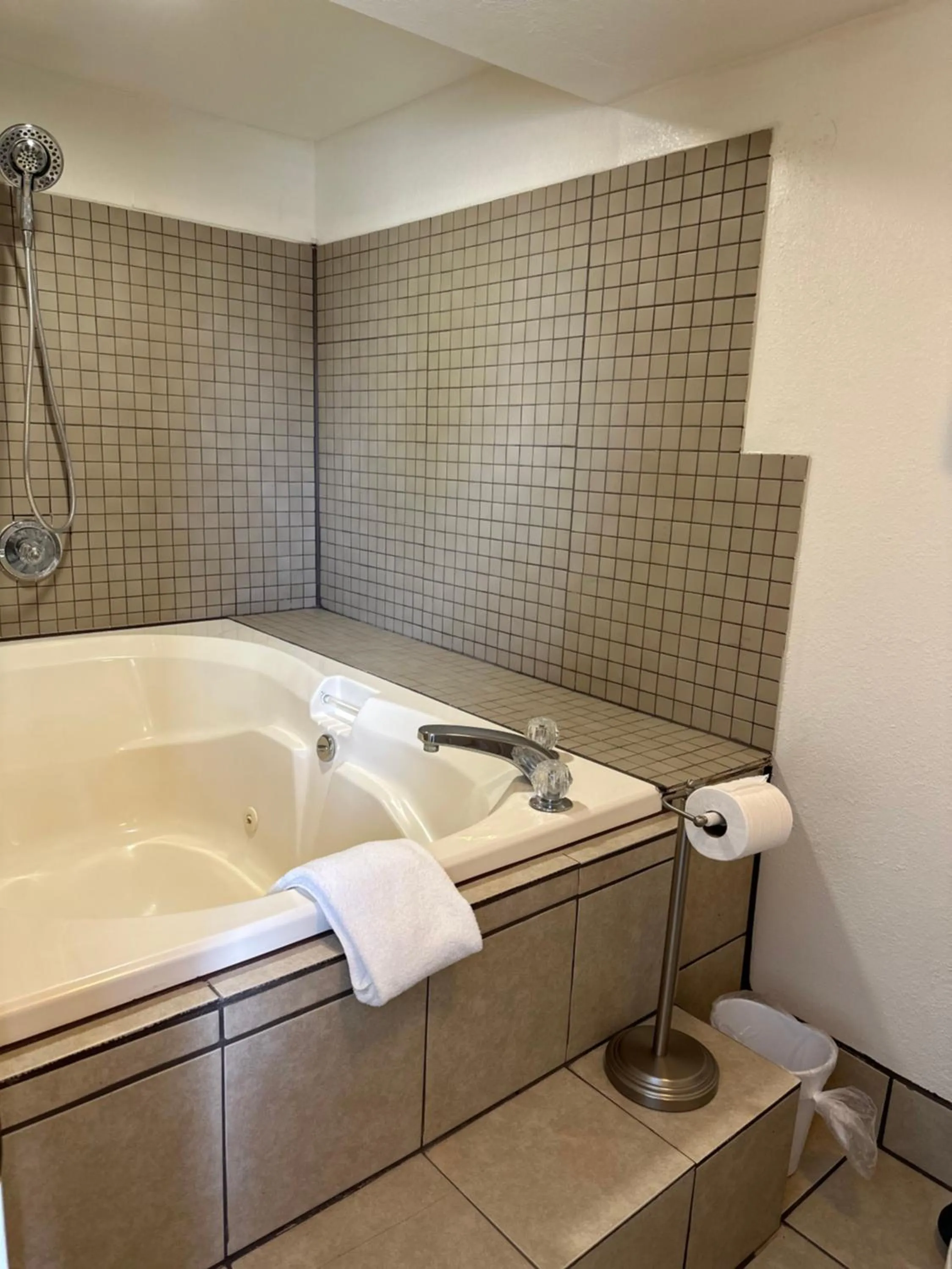 Bath in Branson Victorian Inn