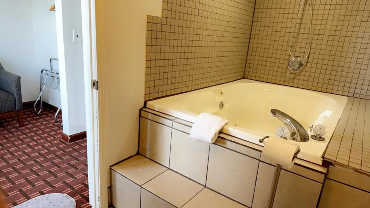 Bathroom in Branson Victorian Inn