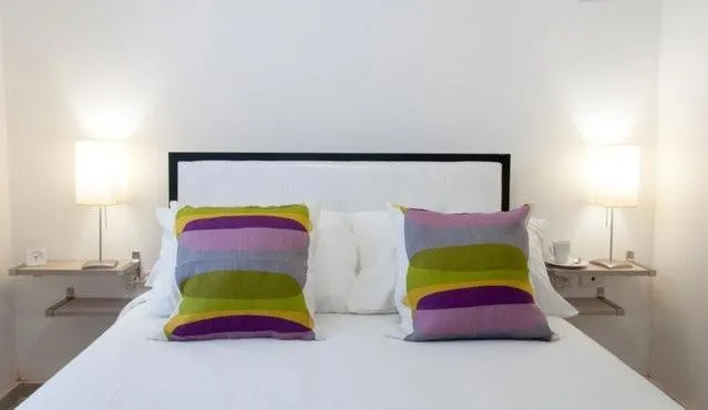 Decorative detail, Bed in Hotel Golden House