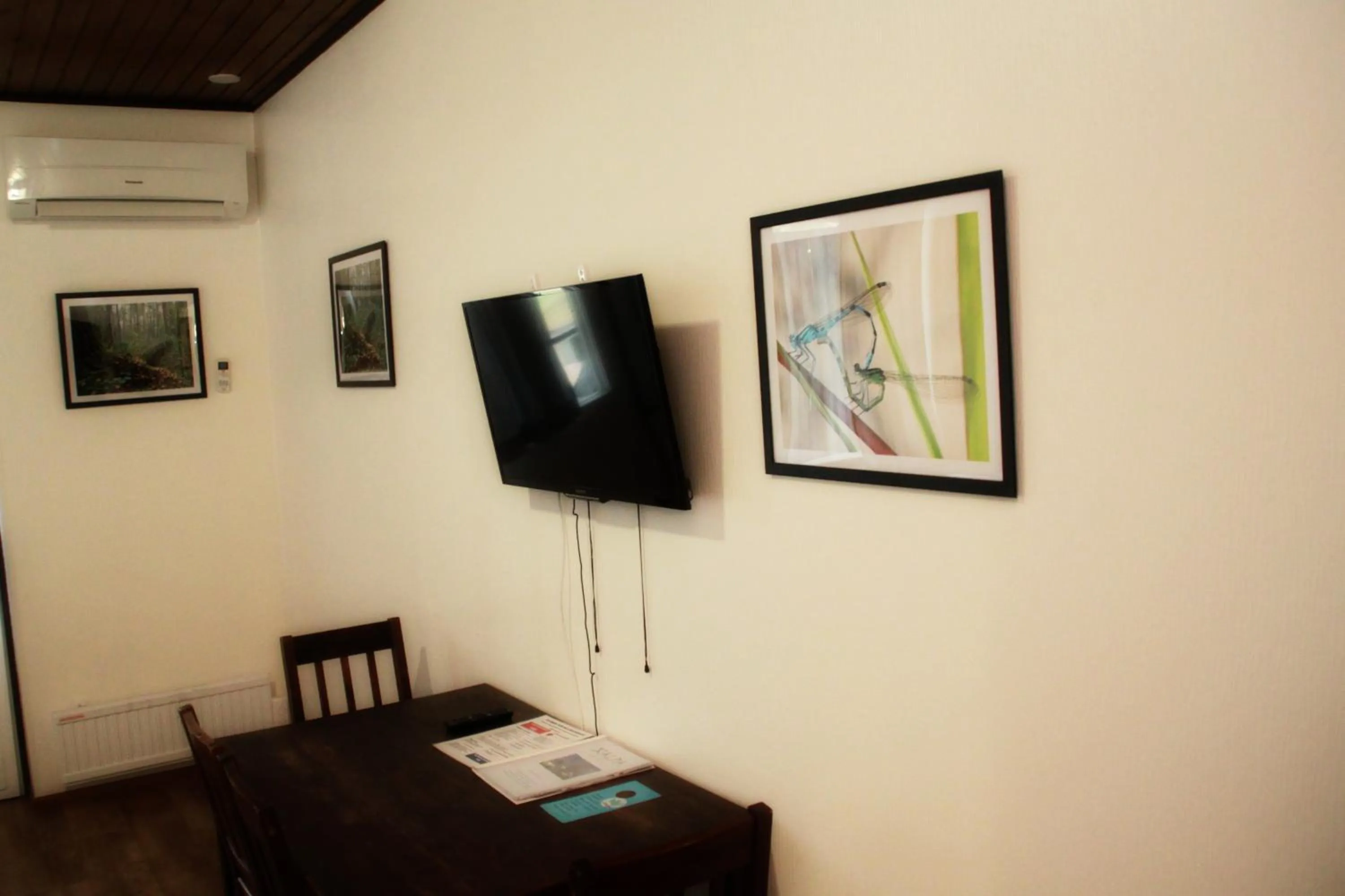 Communal lounge/ TV room in Hotelli Salpa