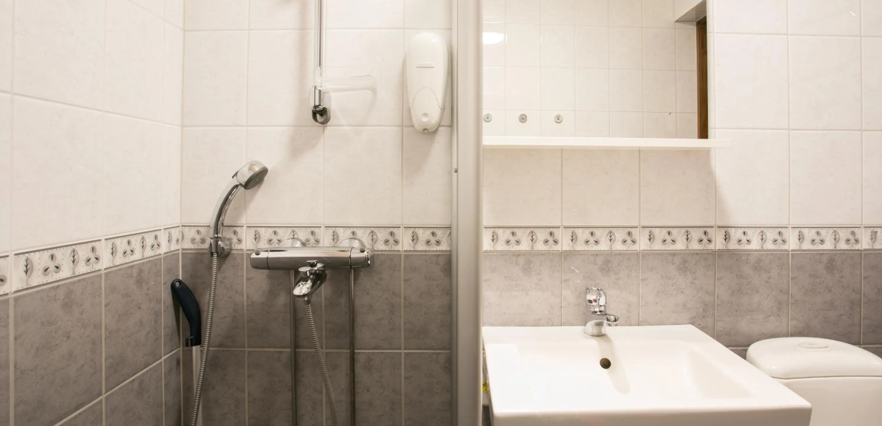 Shower in Hotelli Salpa