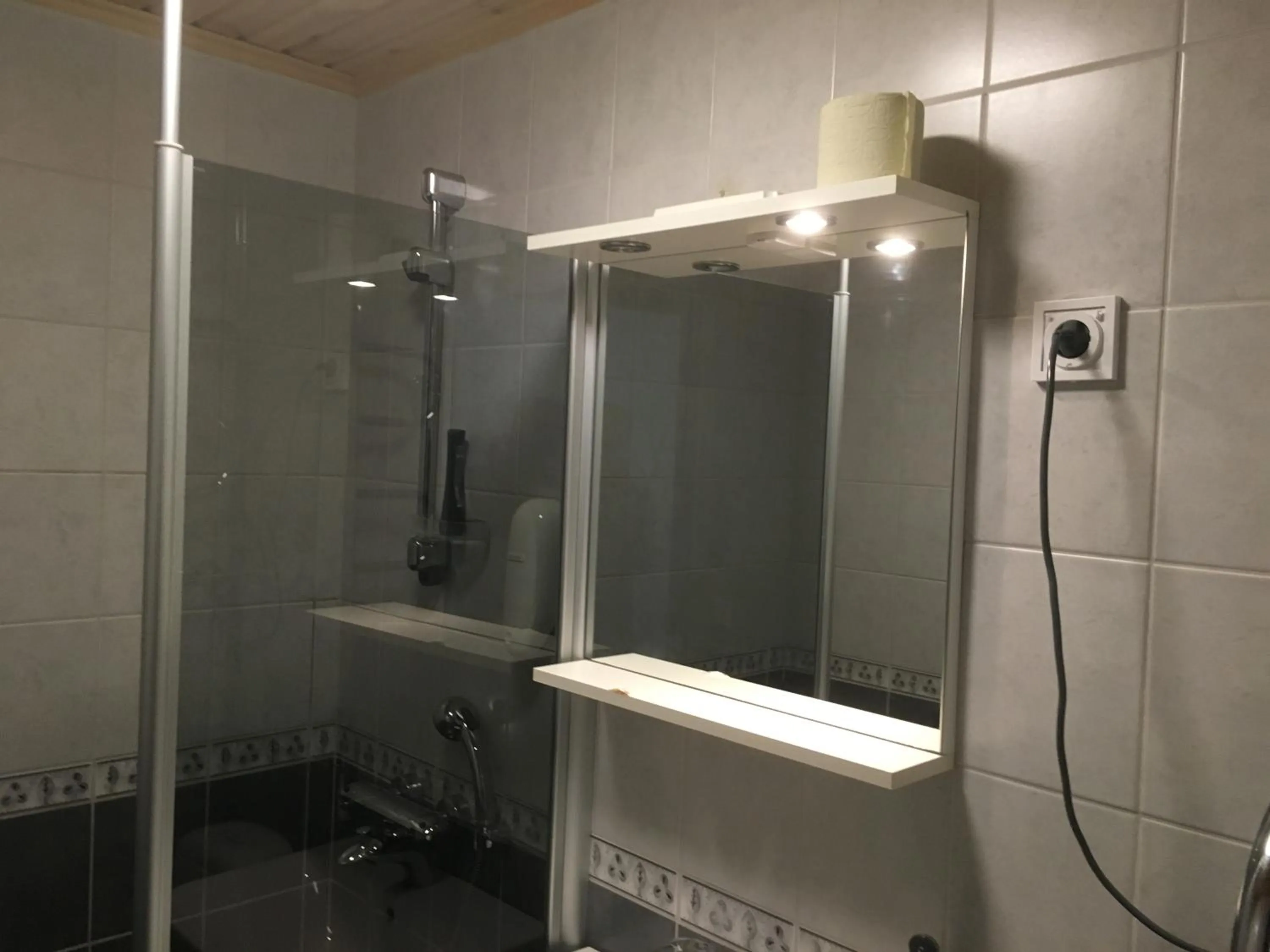 Shower in Hotelli Salpa