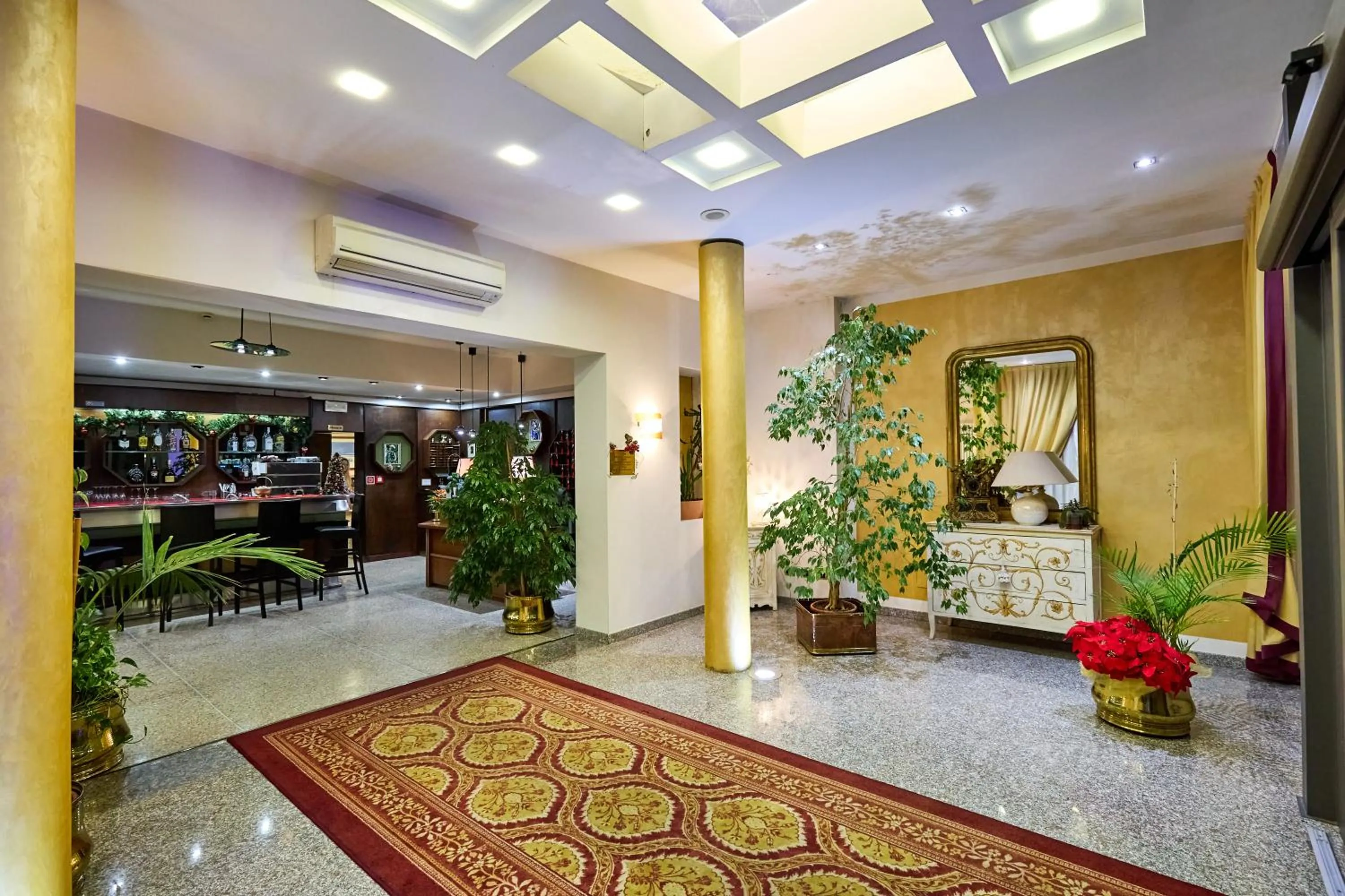 Lobby or reception in HOTEL PARADISO