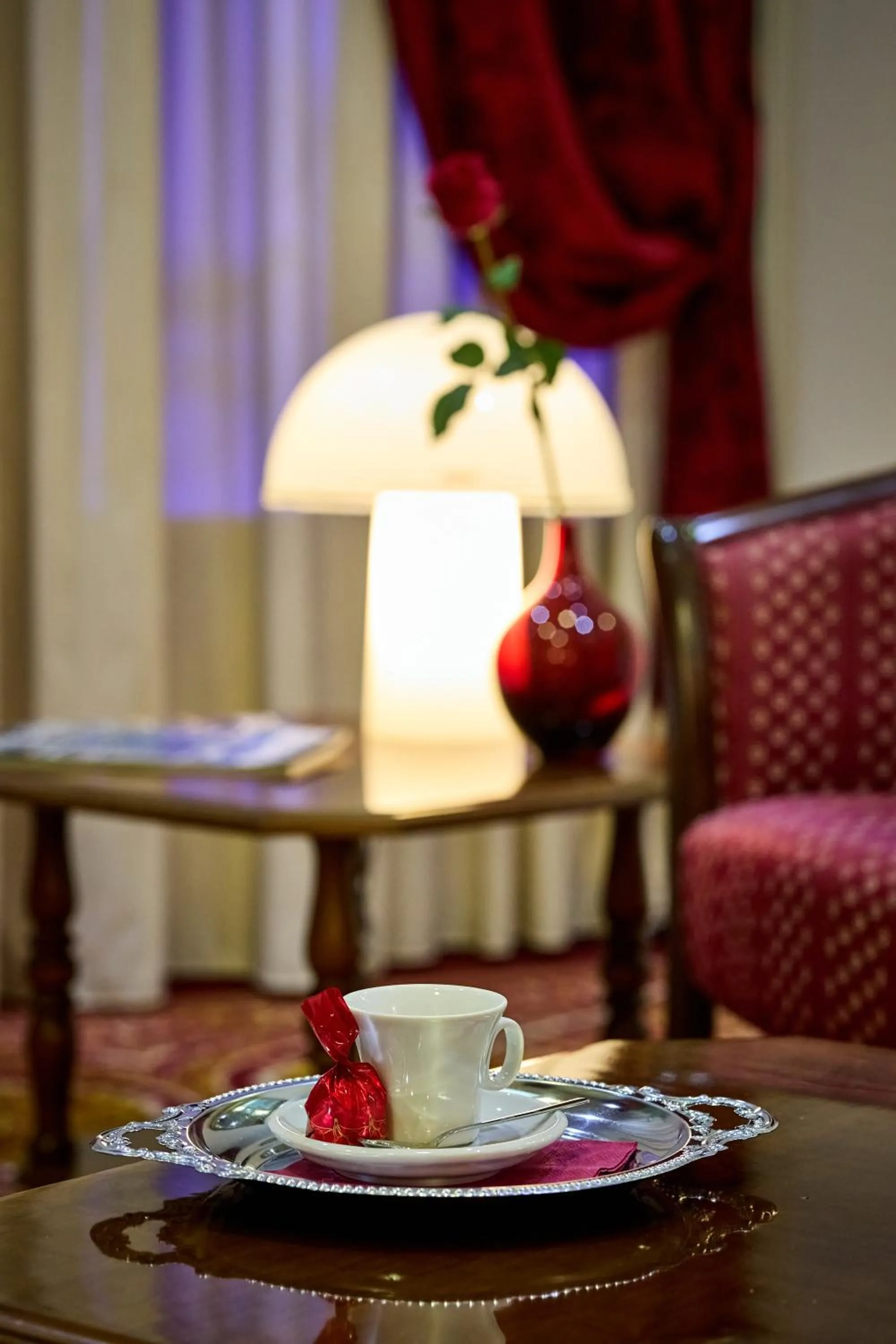 Communal lounge/ TV room in HOTEL PARADISO